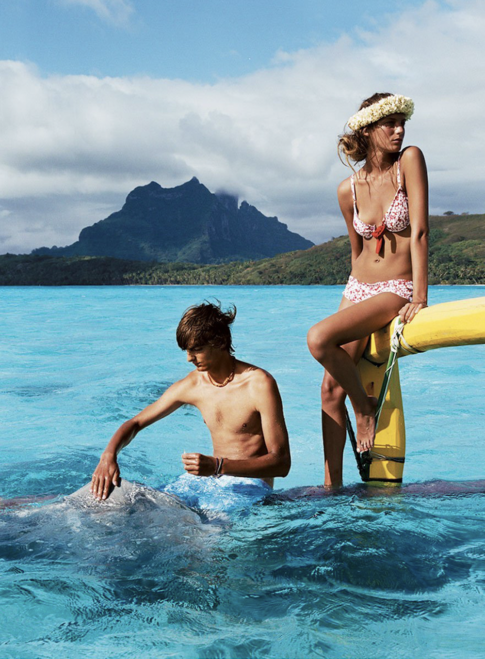 Daria Werbowy-by-Patrick-Demarchelier-Bora-Bora-Vogue-US-December-2004-12.png