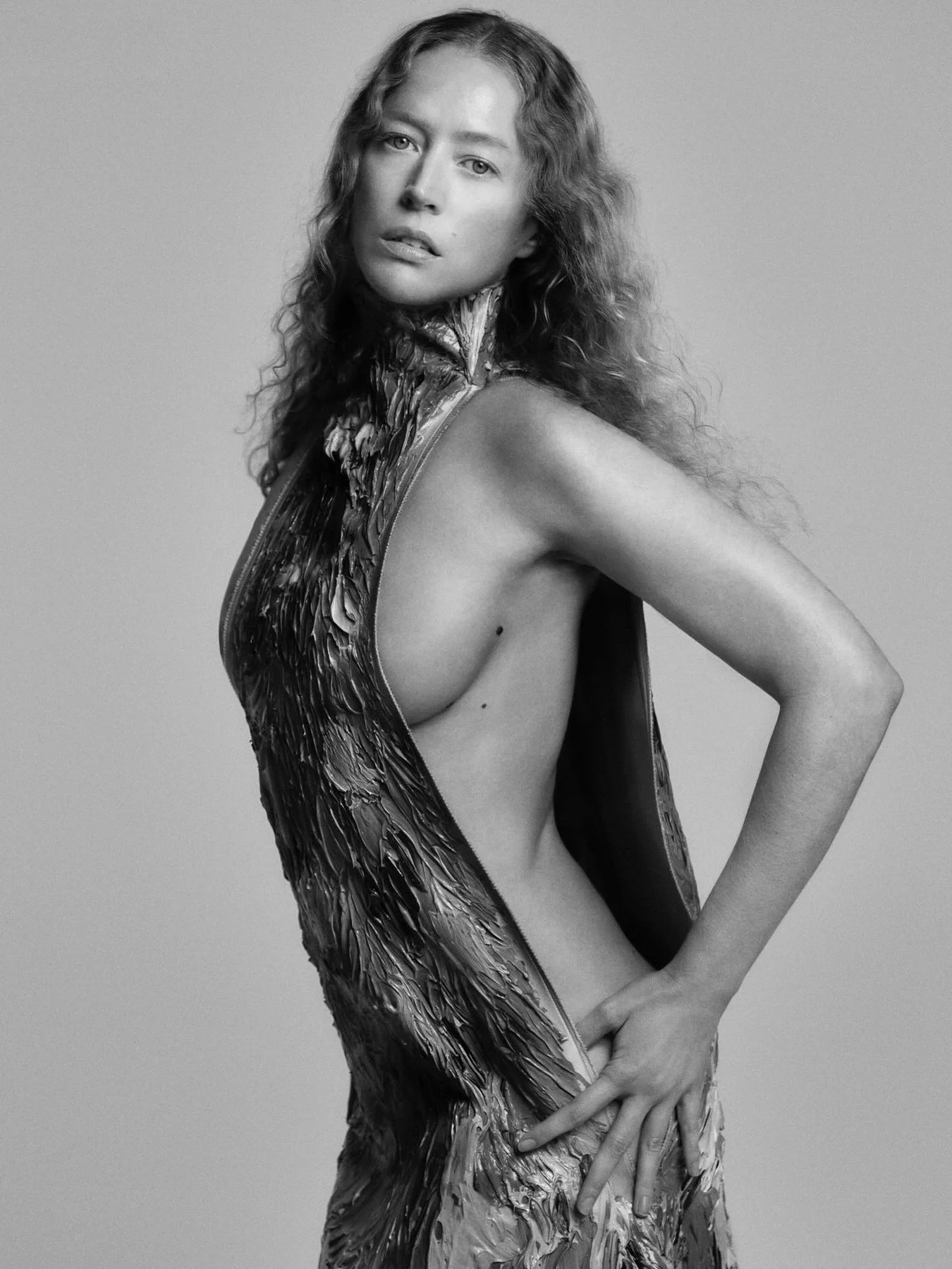 Raquel-Zimmermann-by-Chris-Colls-Vogue-Brazil-August-2024-14.jpeg