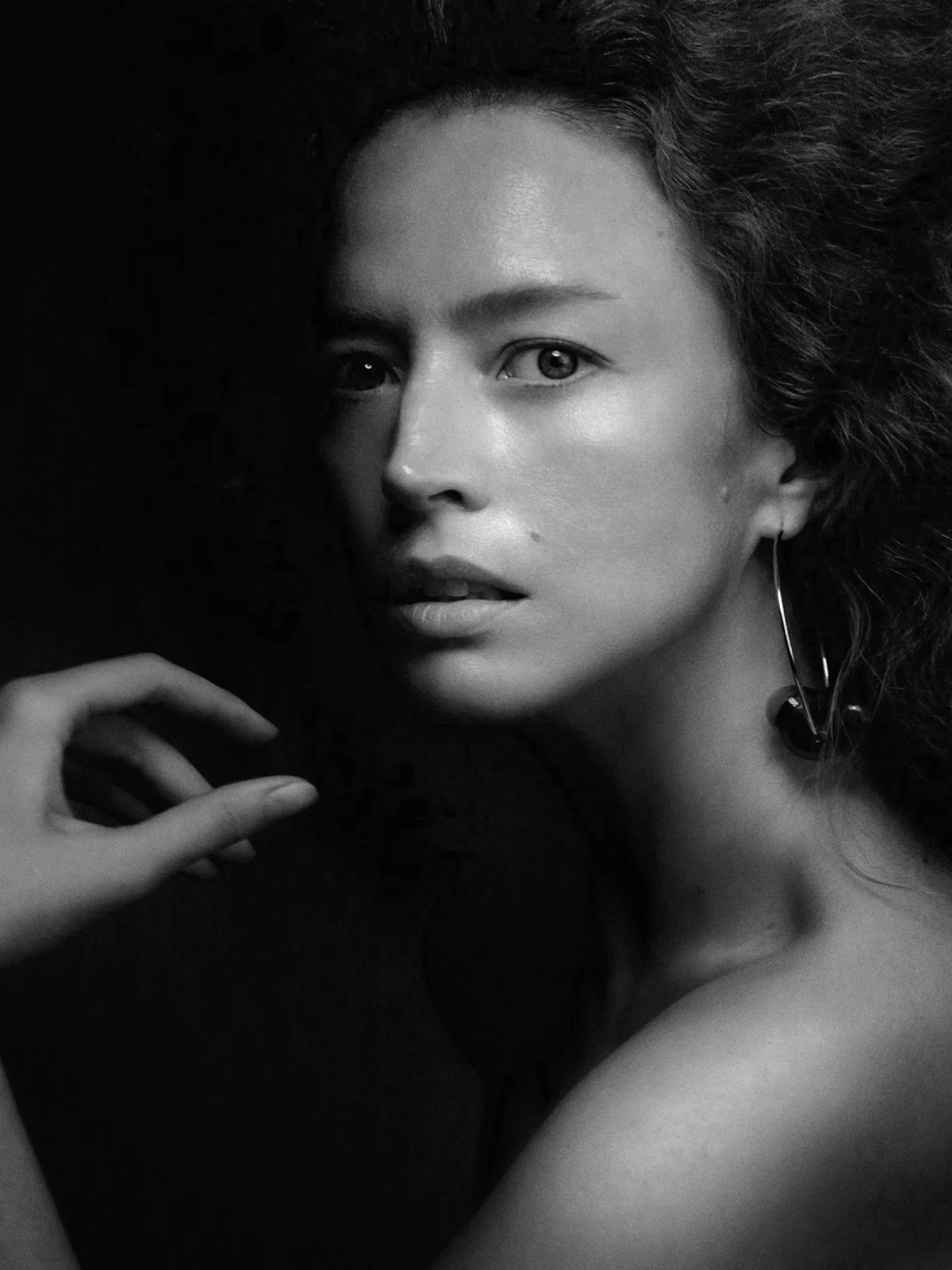 Raquel-Zimmermann-by-Chris-Colls-Vogue-Brazil-August-2024-13.jpeg