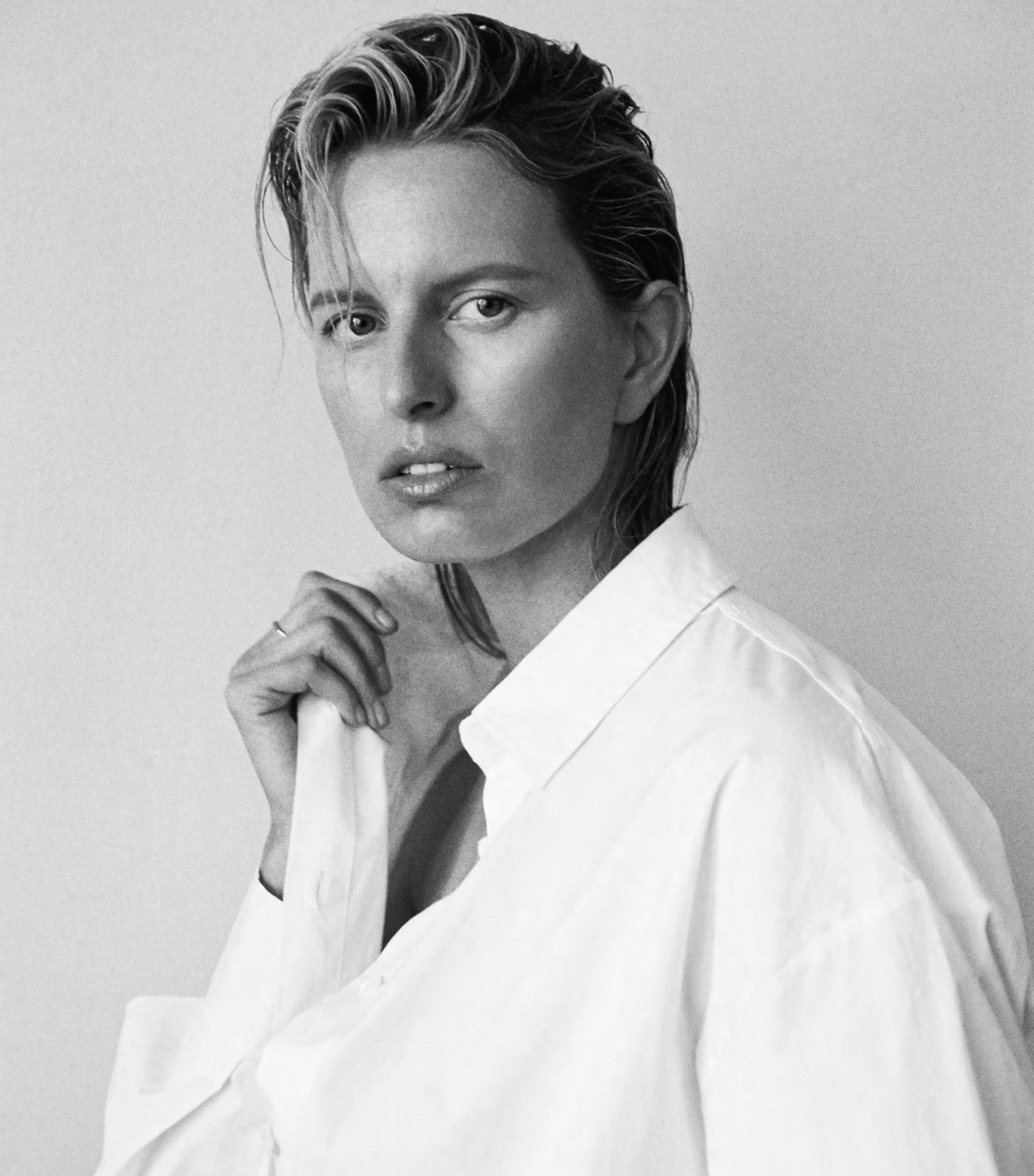 Karolina-Kurkova-by-Branislav-Simoncik-ELLE-Czech-September-2024-16.jpeg