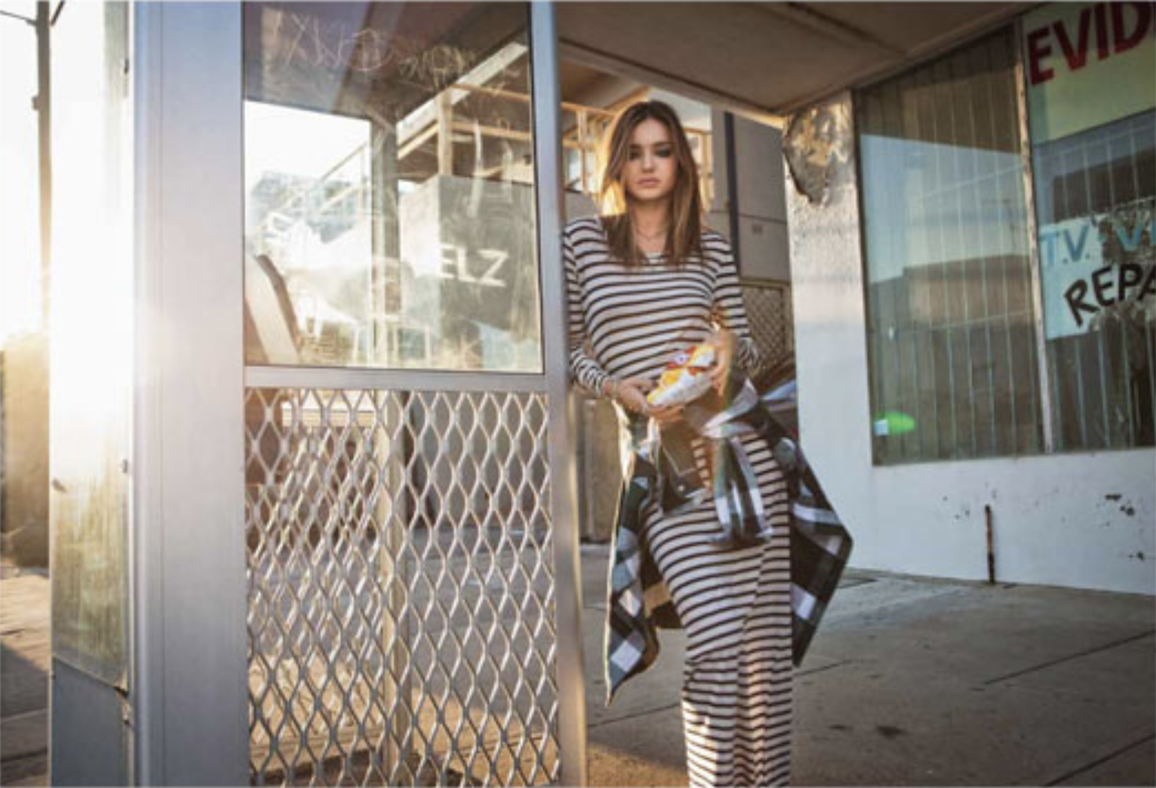 Miranda-Kerr-by-Hugh-Lippe-Russh-October-2012-13.png