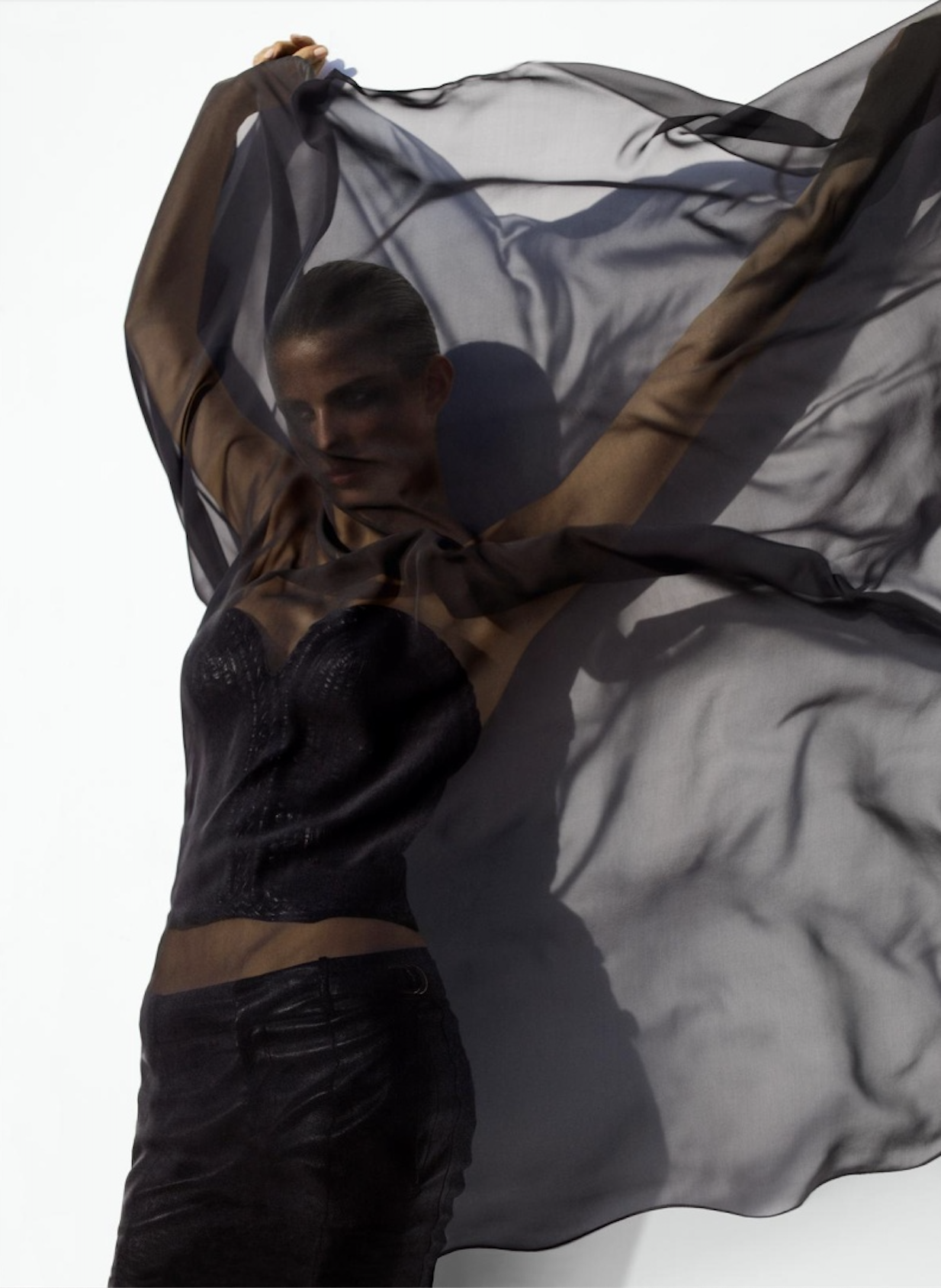 Isabeli-Fontana-by-Solve-Sundsbo-Vogue-Japan-November-2007-4.png