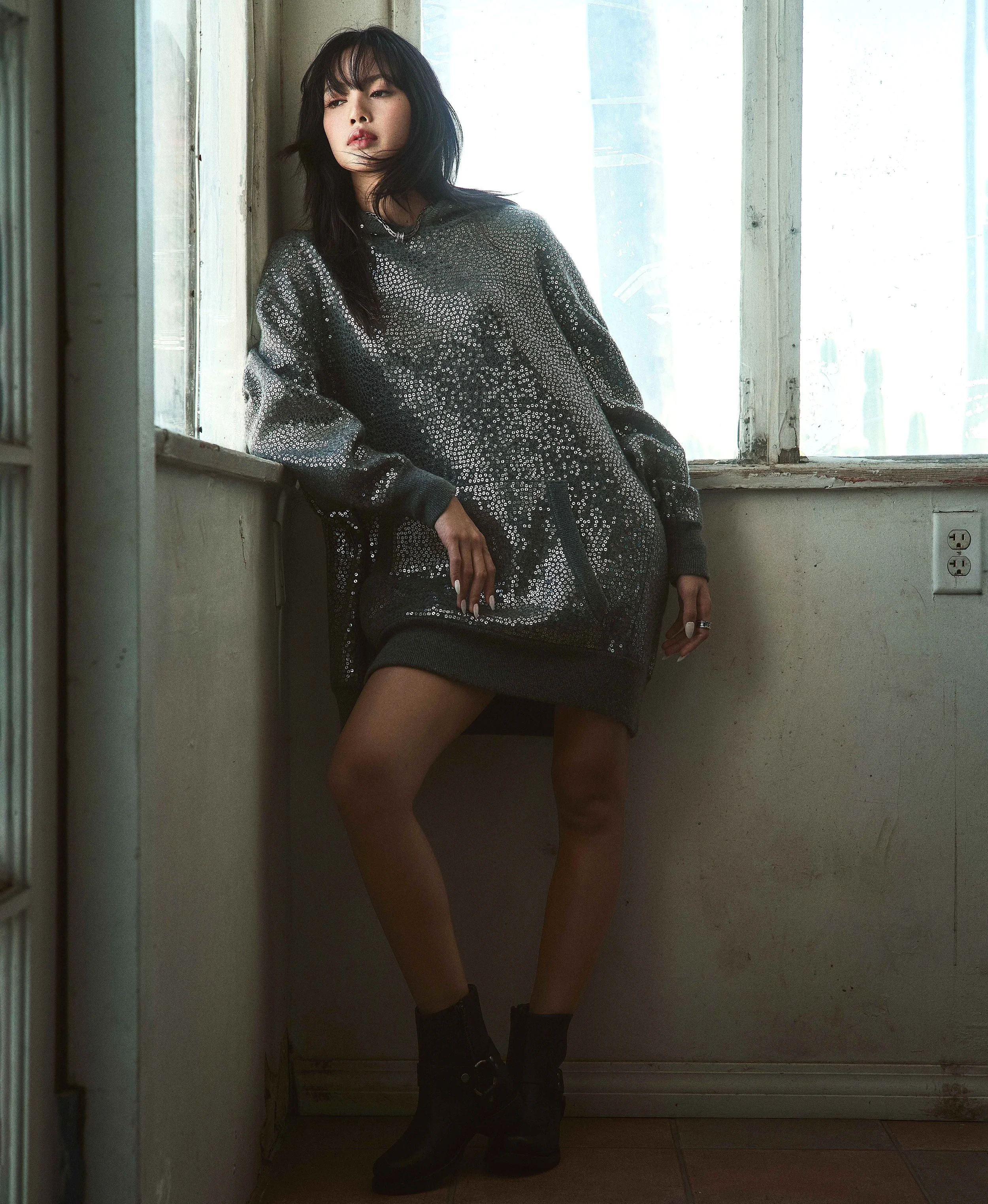 Blackpink-Lisa-by-Gregory-Harris-ELLE-US-September-3.jpg