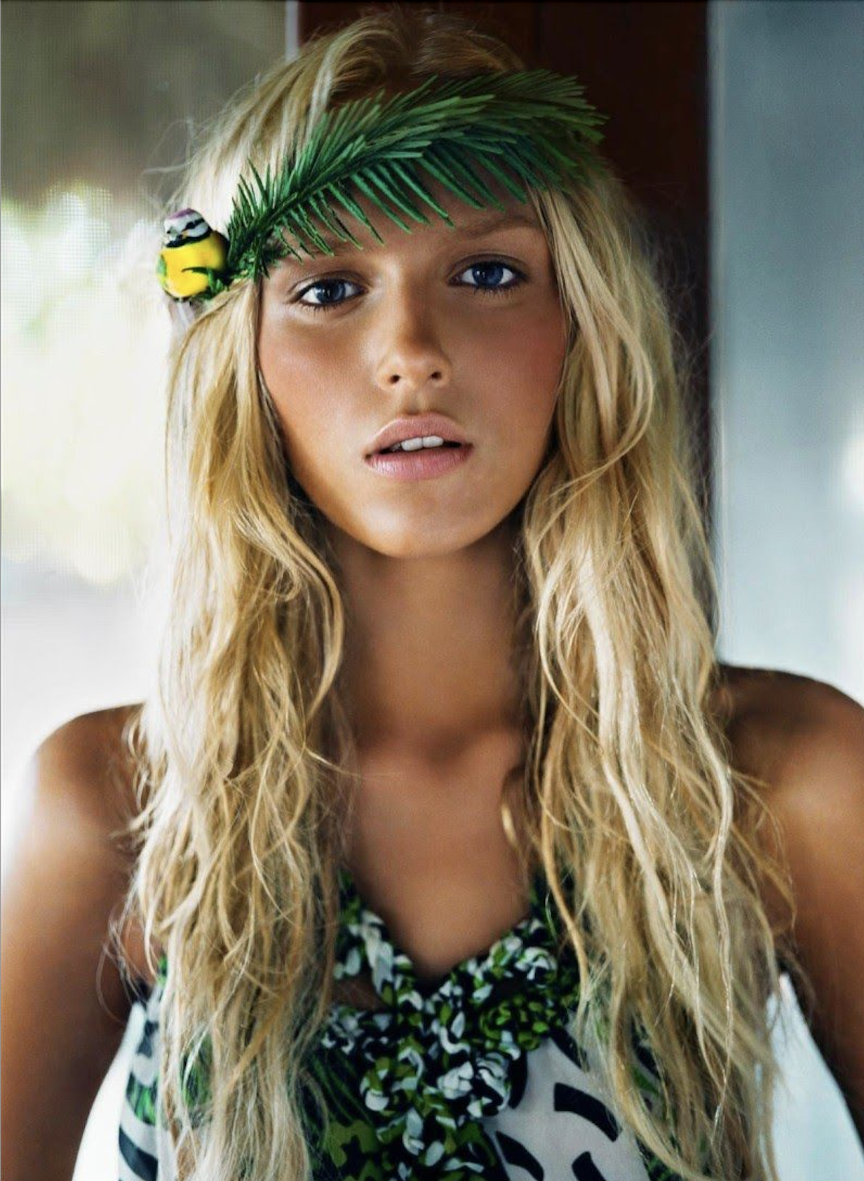 Anja-Rubik-by-Carter-Smith-British-Vogue-June-2005-7.png