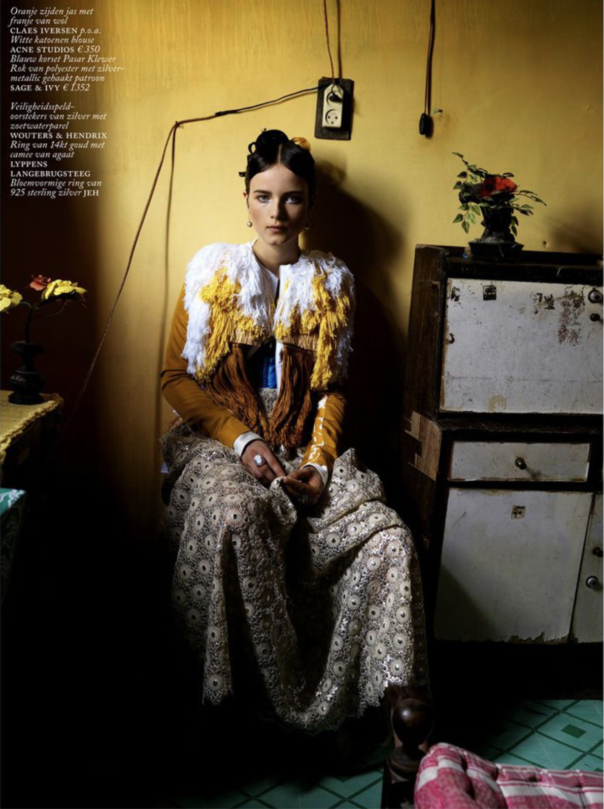 Anna-De-Rijk-Moon-and-Earth-Vogue-Netherlands-May-2014-3.png
