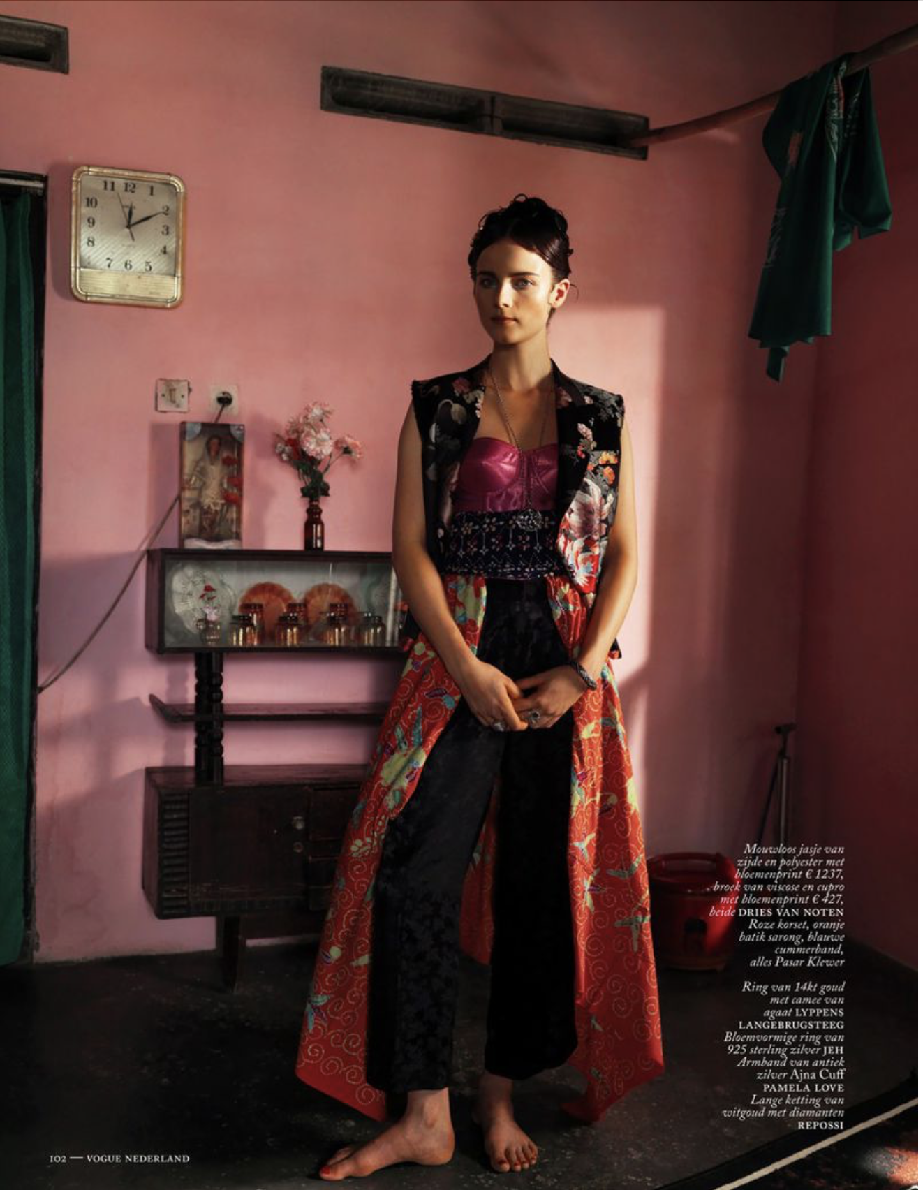 Anna-De-Rijk-Moon-and-Earth-Vogue-Netherlands-May-2014-9.png