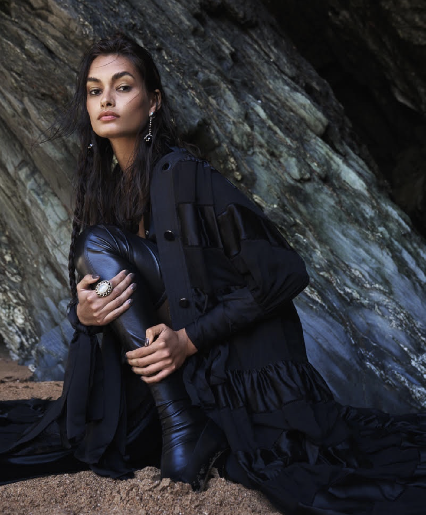 Gizele-Oliveira-by-Stephan-Glathe-Bazaar-Arabia-July-2019-3.png