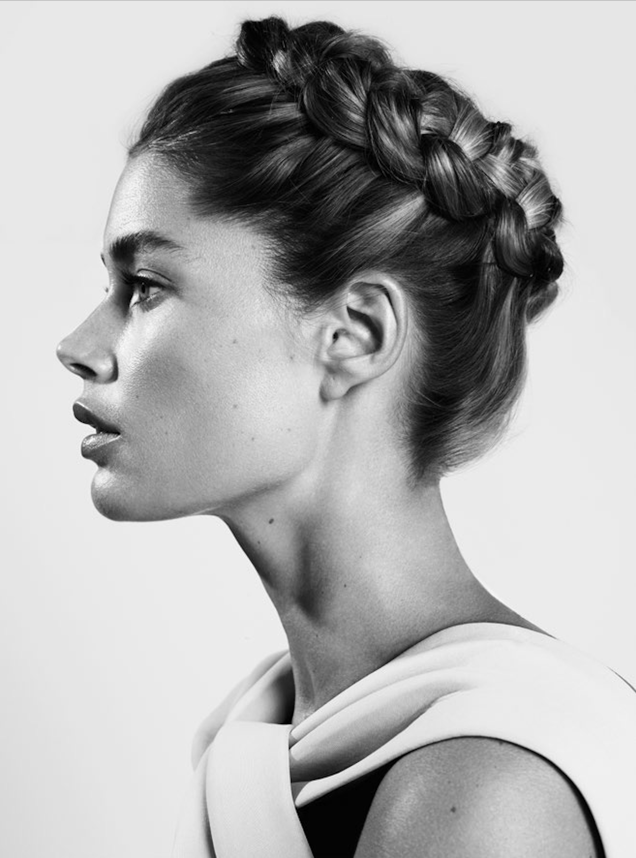 Doutzen-Kroes-by-Cuneyt-Akeroglu-Vogue-Turkey-March-2014-7.jpeg