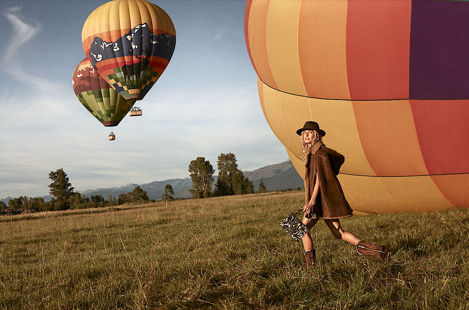 Hailey-Bieber-by-Daniel-Jackson-Vogue-US-October-2019-1.png