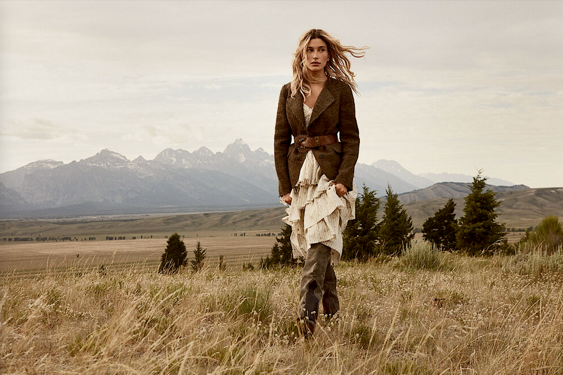 Hailey-Bieber-by-Daniel-Jackson-Vogue-US-October-2019-9.png