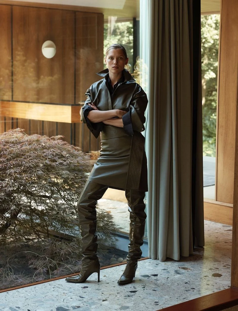 Hana-Jirickova-by-Amie-Milne-Vogue-Thailand-September-2024-2.jpg