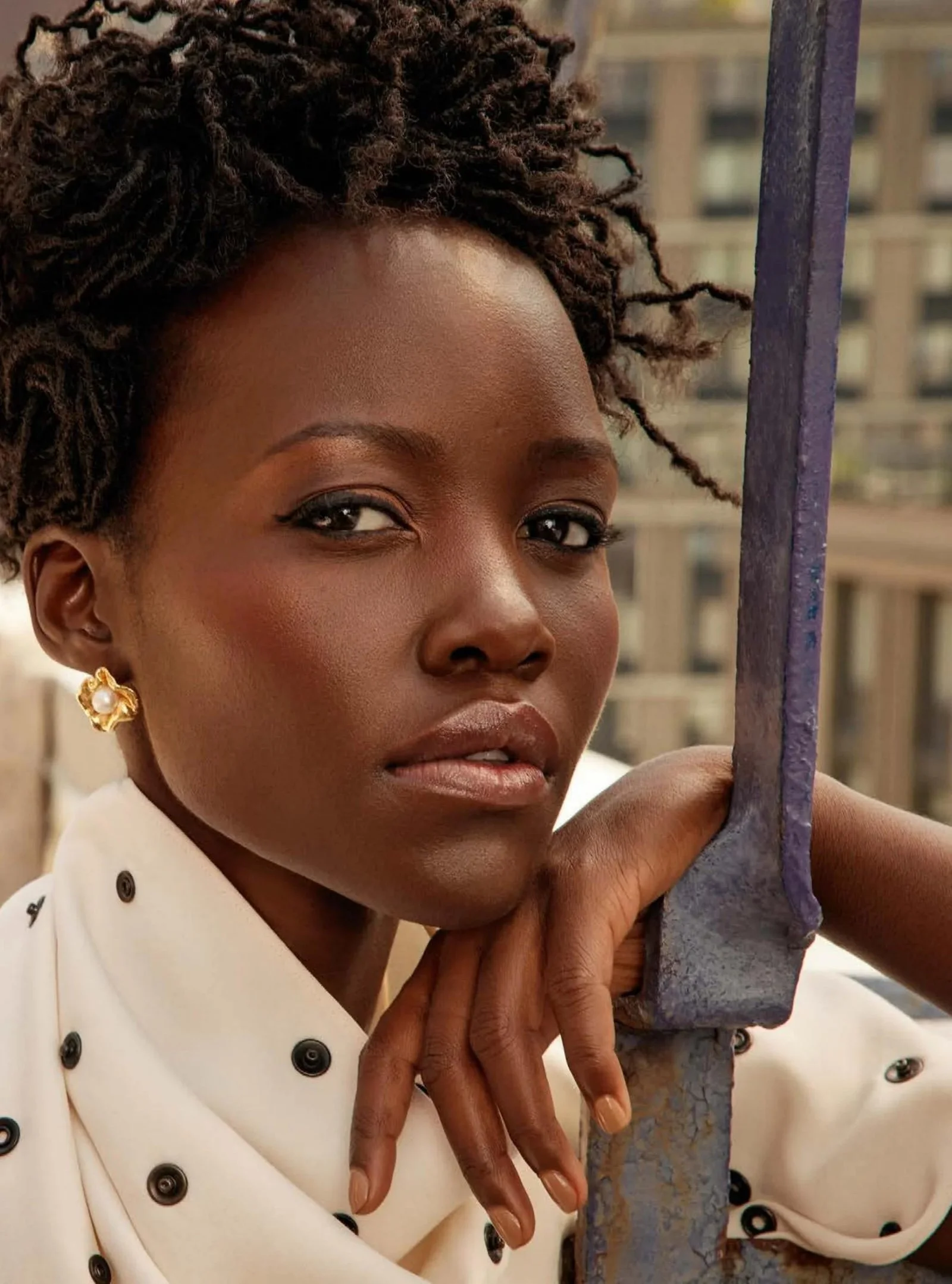 Lupita-Nyongo-by-Alexi-Lubomirski-Harpers-UK-November-2024-14.jpeg