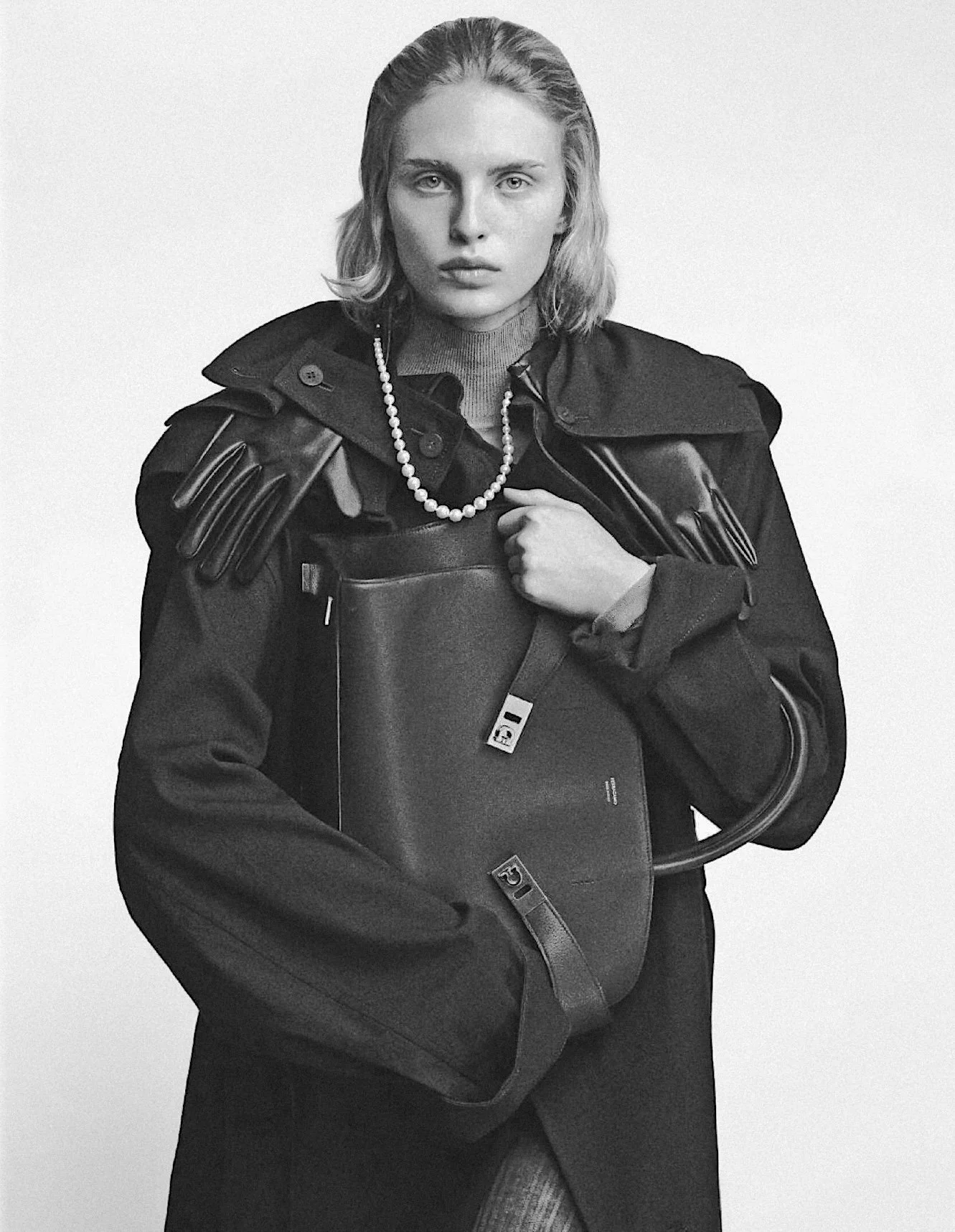 Karolina-Spakowski-by-Mark-Kean-Harpers-Bazaar-France-October-2024-15.jpeg