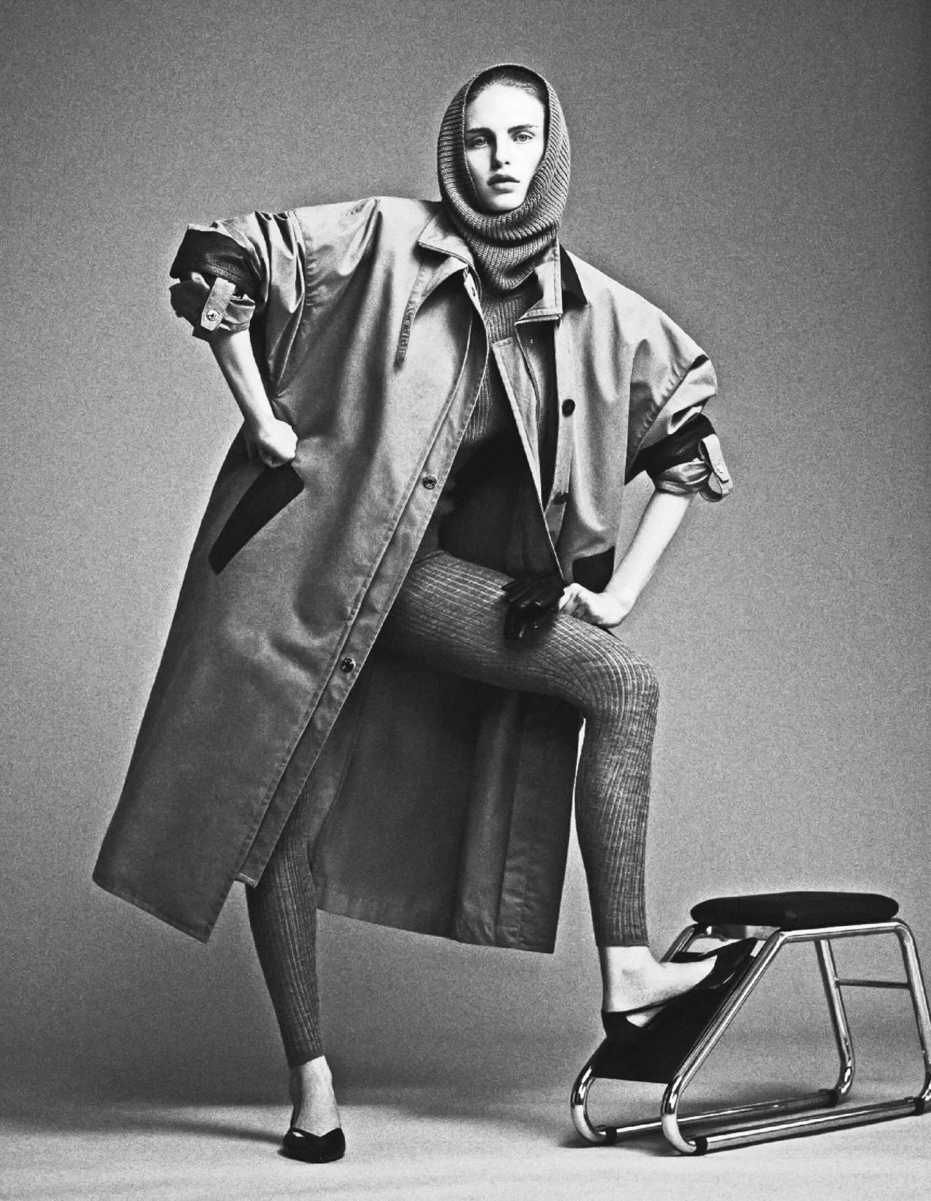 Karolina-Spakowski-by-Mark-Kean-Harpers-Bazaar-France-October-2024-5.jpeg