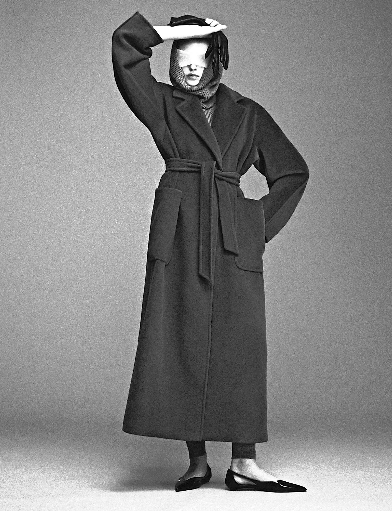 Karolina-Spakowski-by-Mark-Kean-Harpers-Bazaar-France-October-2024-8.jpeg