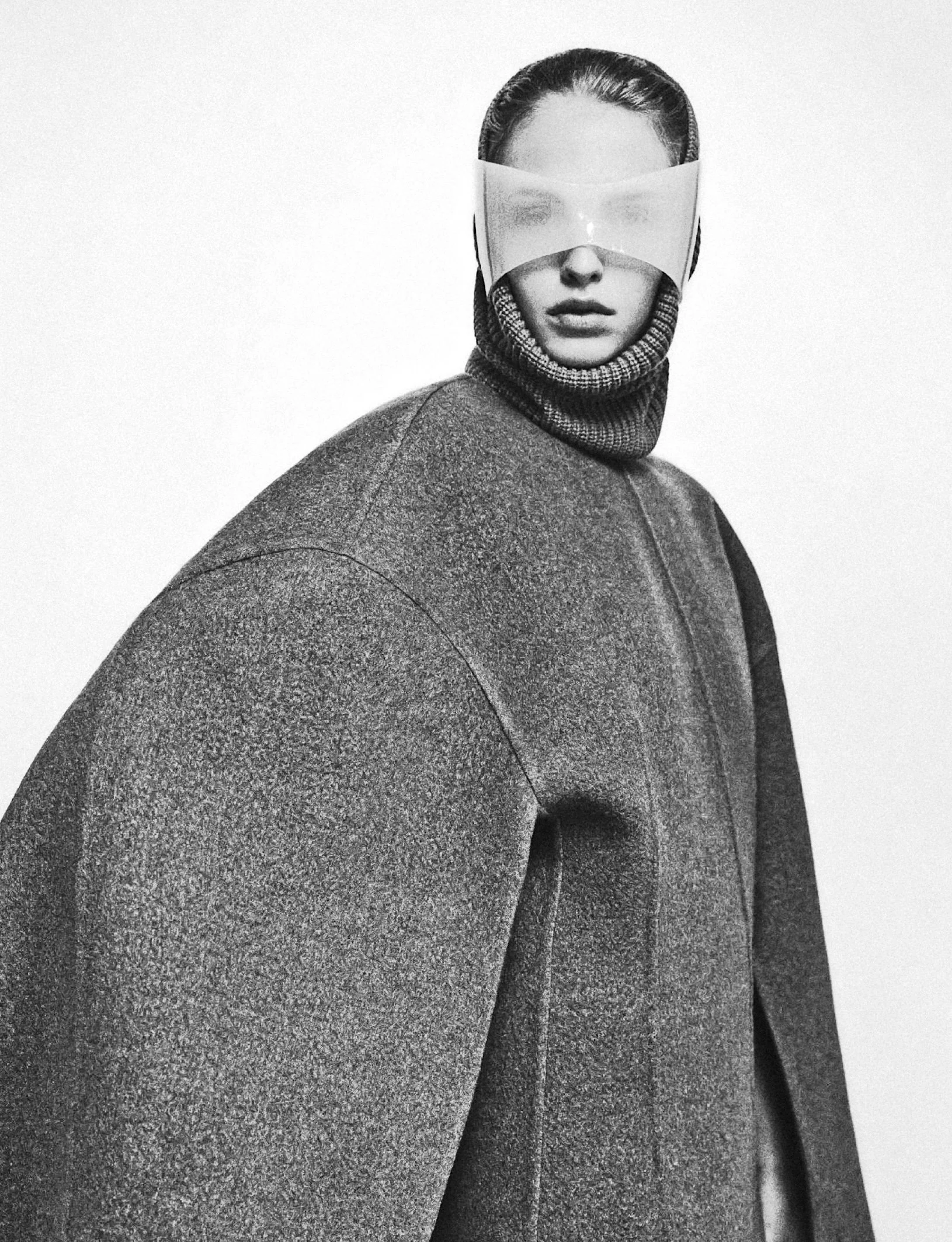 Karolina-Spakowski-by-Mark-Kean-Harpers-Bazaar-France-October-2024-17.jpeg
