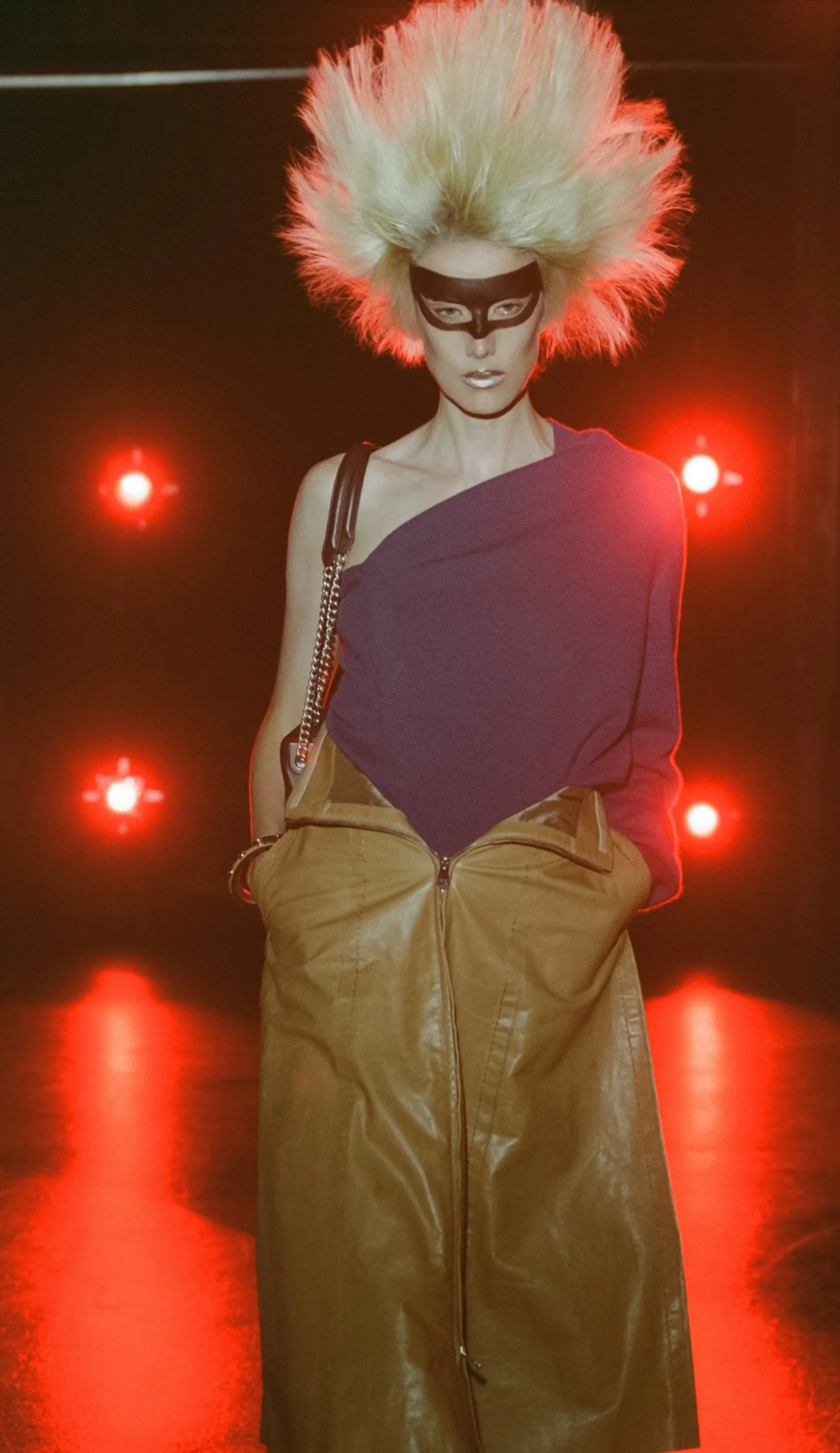 Agyness-Deyn-Amar-Akway-by-Carlijn-Jacobs-W-Magazine-5-2024-6.jpeg
