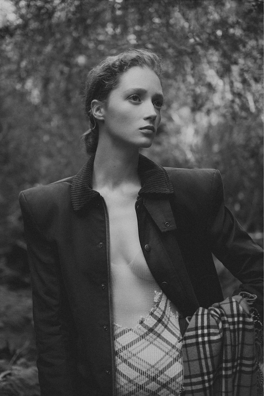 Lydia-Reid-by-Juankr-Vogue-Portugal-September-2024-2.png