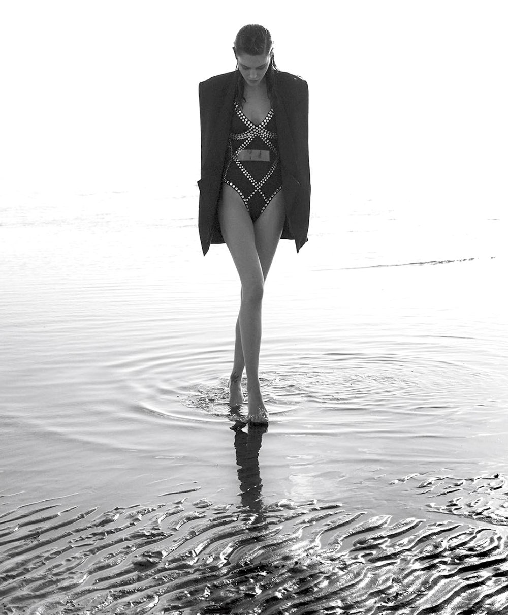 Catherine-McNeil-by-Greg-Kadel-Vogue-Spain-May-2015-10.png