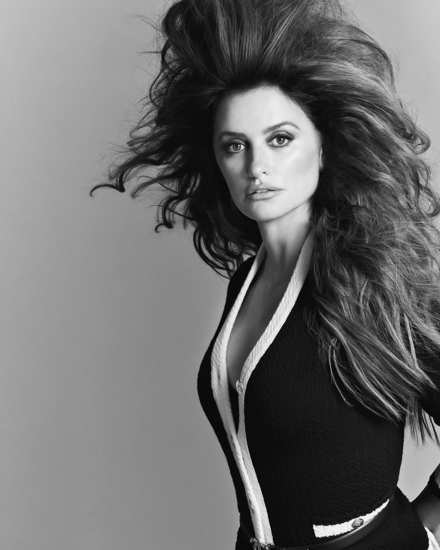 Penelope-Cruz-by-Luigi-Iango-Vogue-HK-November-2.jpeg