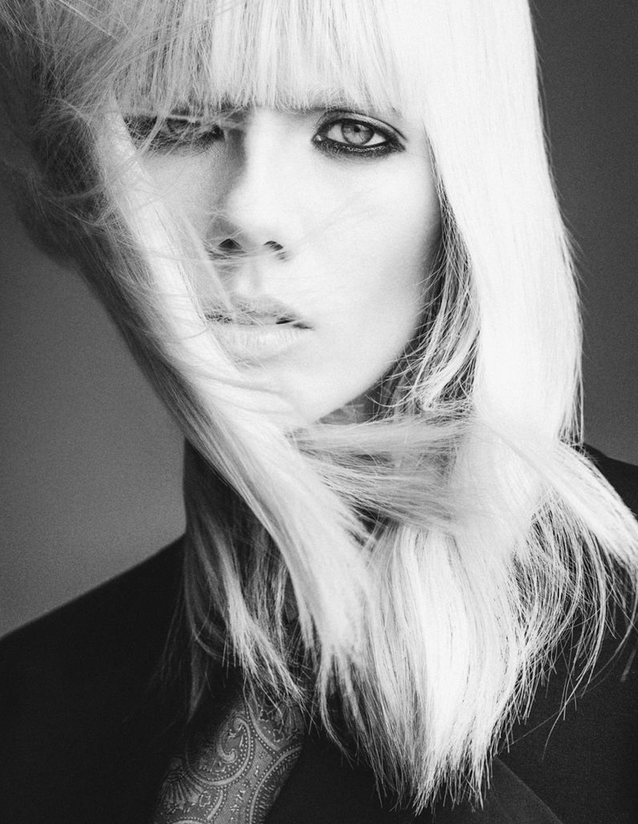 Marjan-Jonkman-by-JuanKr-Vogue-Portugal-November-2024-4.png