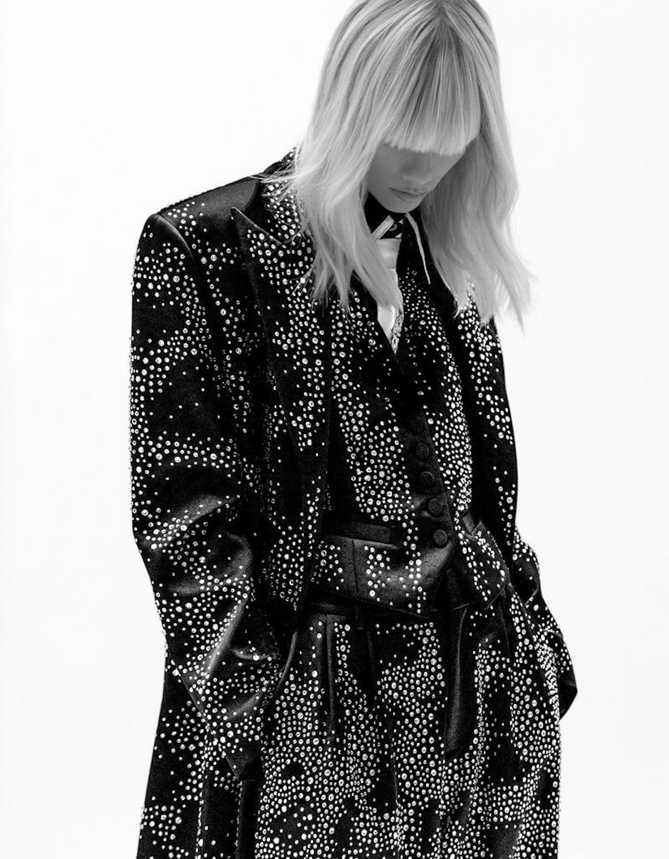 Marjan-Jonkman-by-JuanKr-Vogue-Portugal-November-2024-8.png