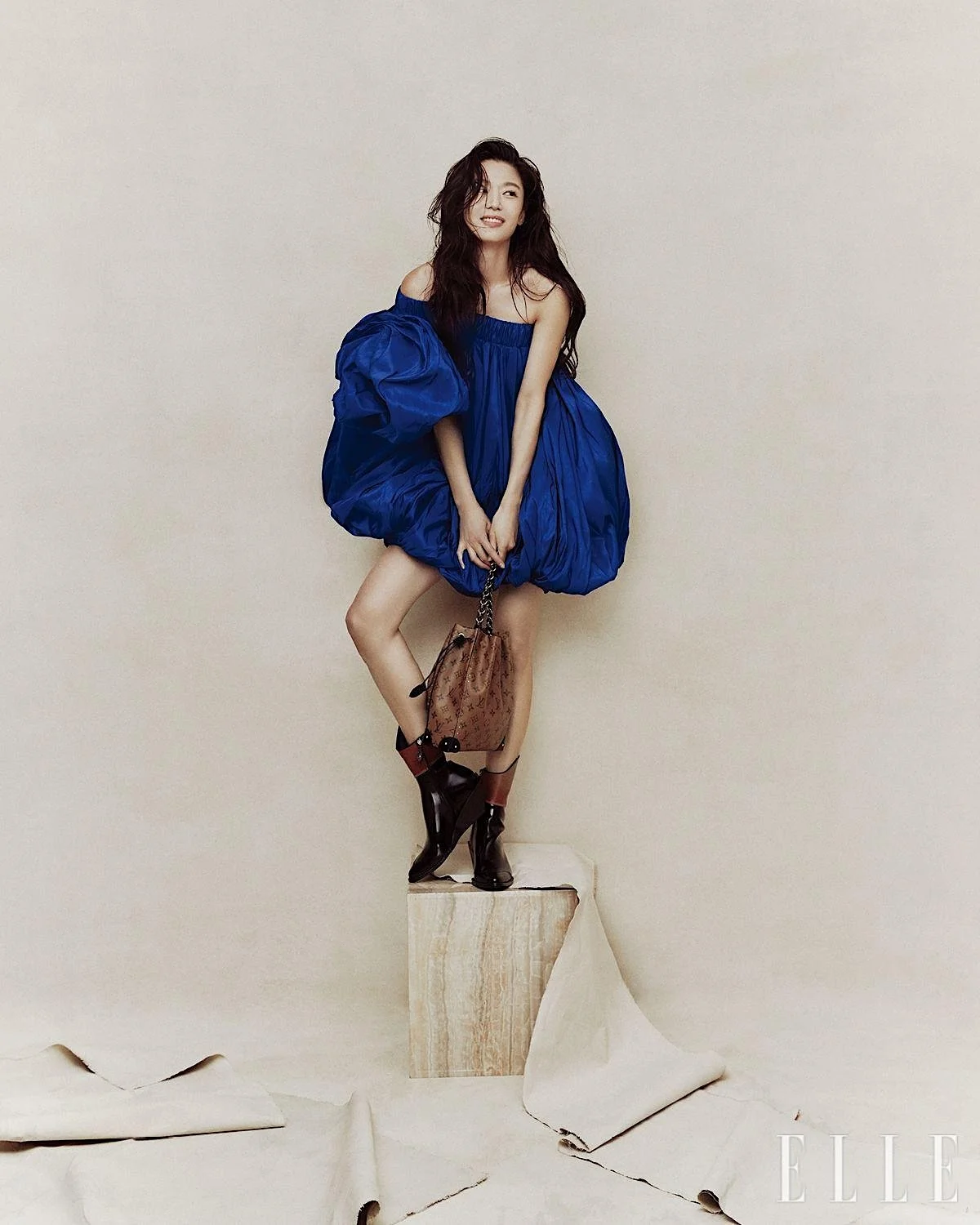 Jun-Ji-hyun-by-JANG-duk-Hwa-ELLE-Korea-November-2024-5.jpeg