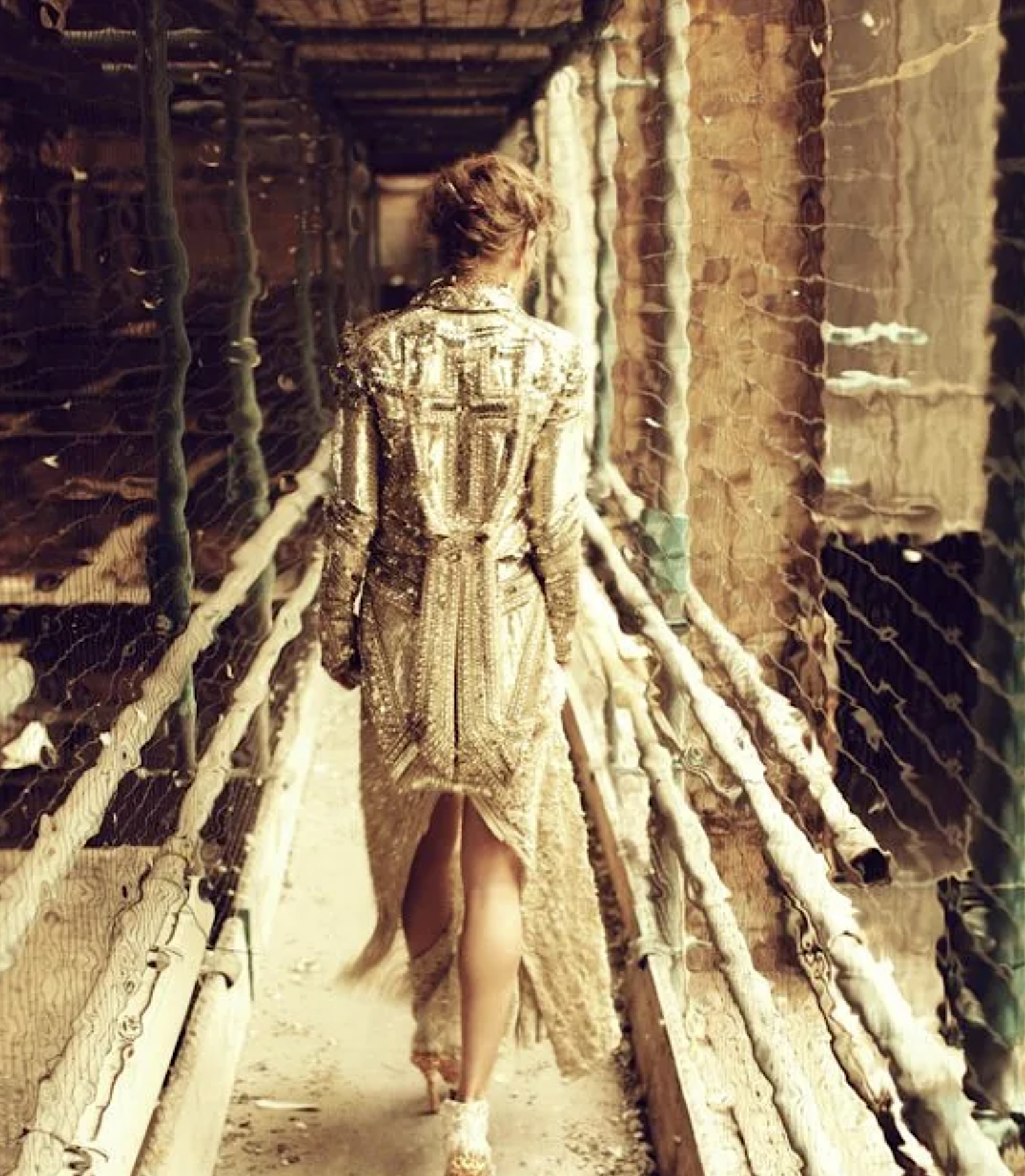 Natalia-Vodianova-by-Michelangelo-di-Battista-Harpers-Bazaar-UK-December-2010-7.png
