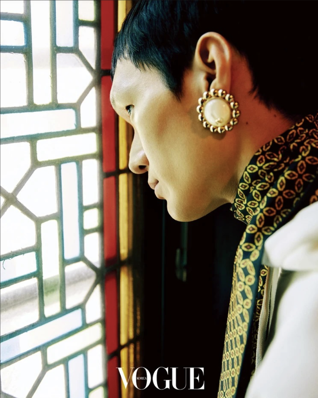 Lee-Dong-Ho-Alessandro-Valentino-Vogue-Korea-November-2024-2.png