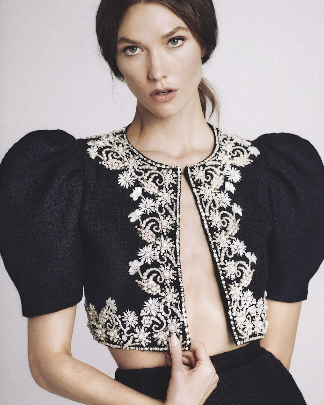 Karlie-Kloss-by-Xavi-Gordo-ELLE-Espana-December-2024-4.png