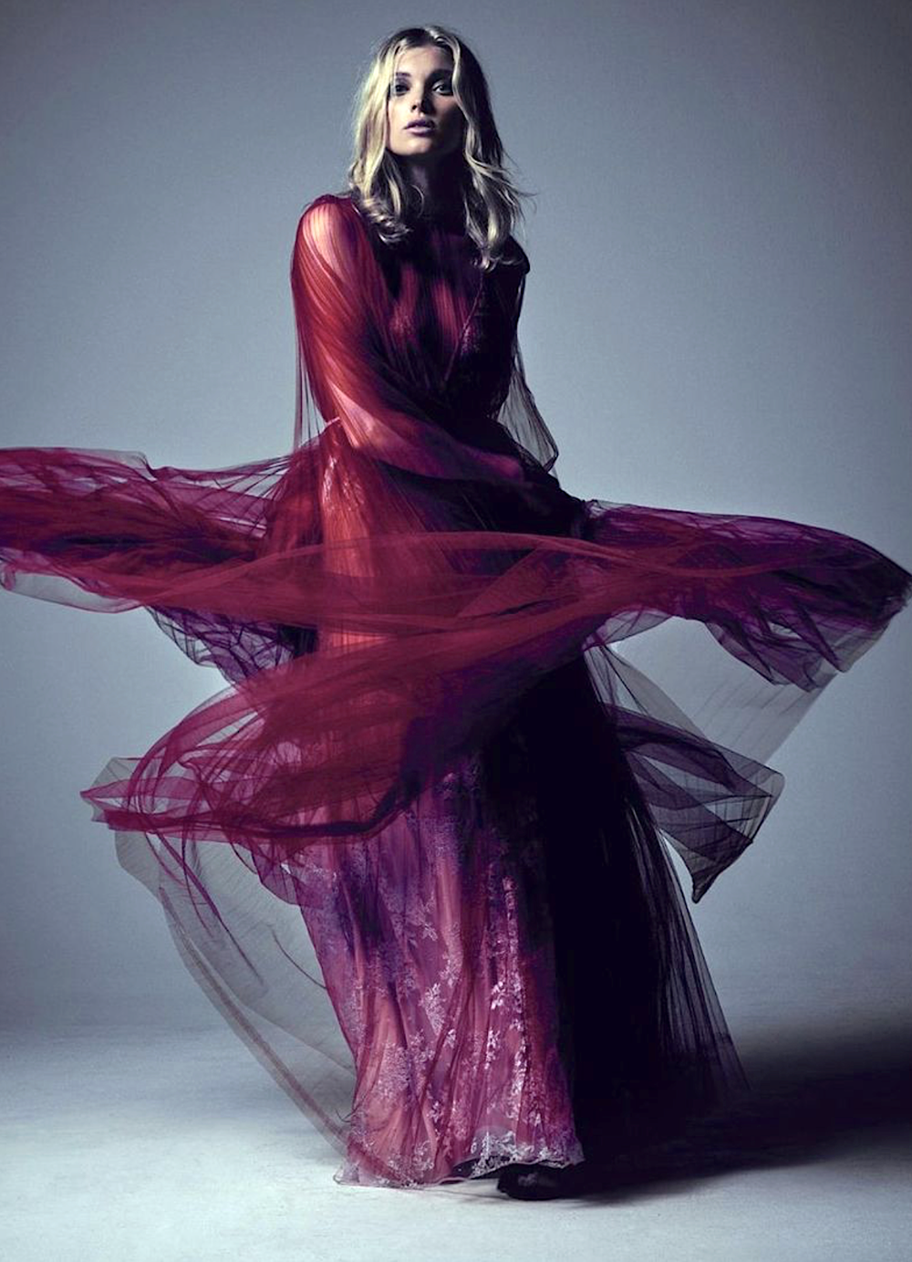 Elsa-Hosk-by-Regan-Cameron-Harpers-Bazaar-Germany-December-2017-4.png