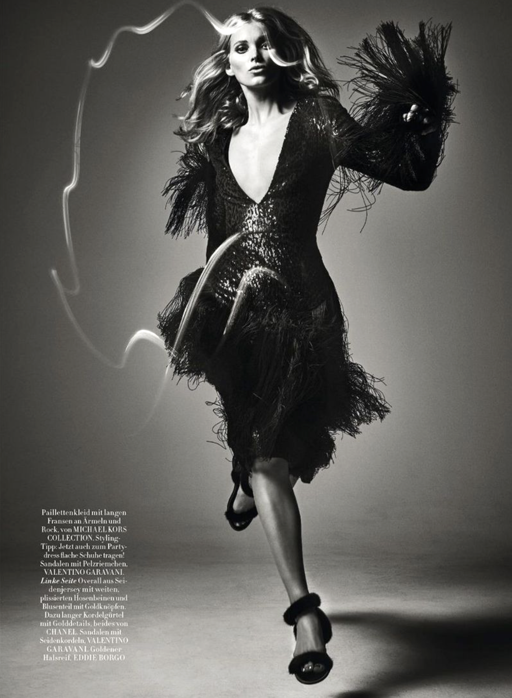 Elsa-Hosk-by-Regan-Cameron-Harpers-Bazaar-Germany-December-2017-7.png