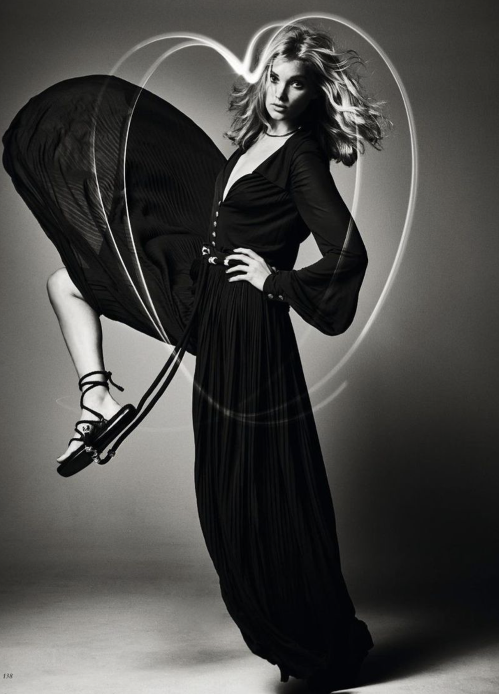 Elsa-Hosk-by-Regan-Cameron-Harpers-Bazaar-Germany-December-2017-9.png
