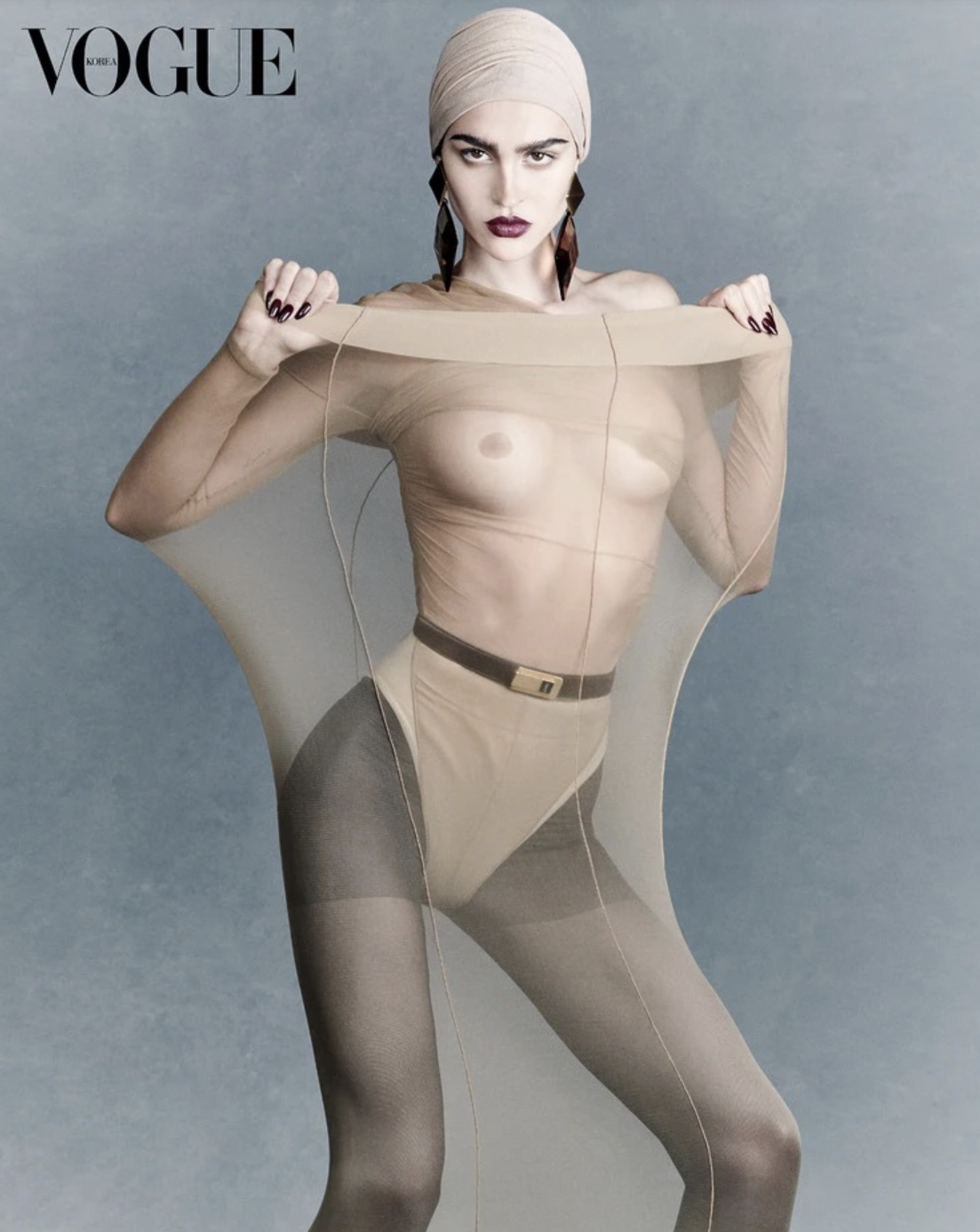 Amelia-Gray-by-Luigi-Iango-Vogue-Korea-December-2024-2.png