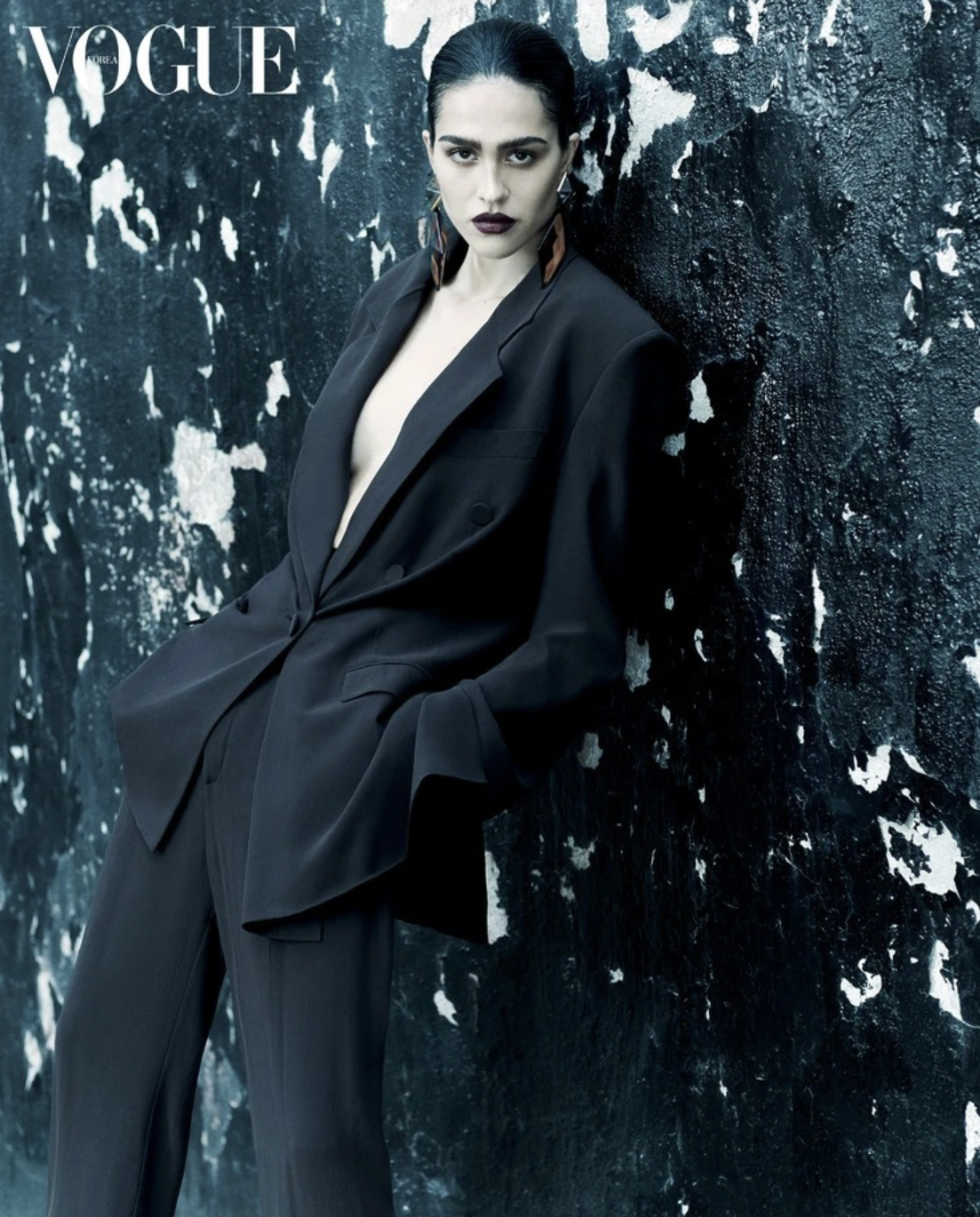 Amelia-Gray-by-Luigi-Iango-Vogue-Korea-December-2024-3.png