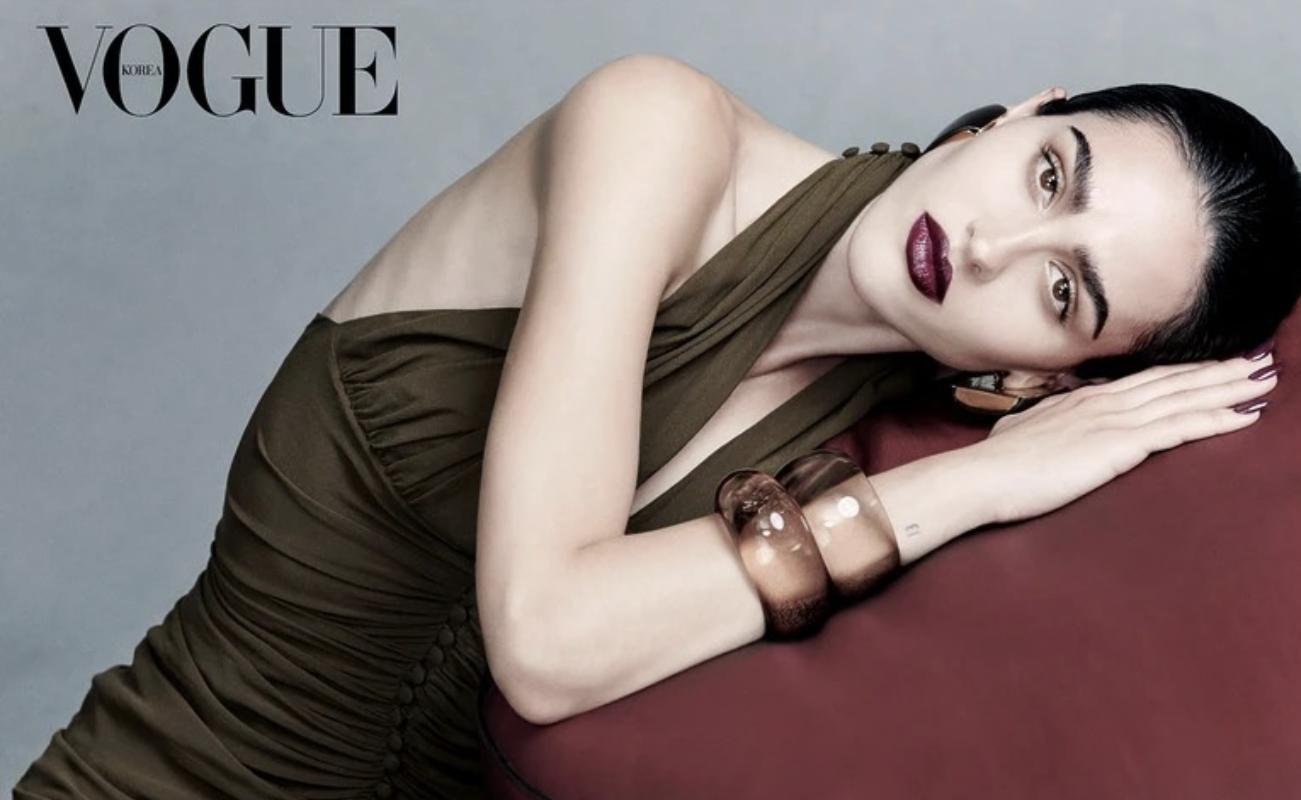 Amelia-Gray-by-Luigi-Iango-Vogue-Korea-December-2024-5.png