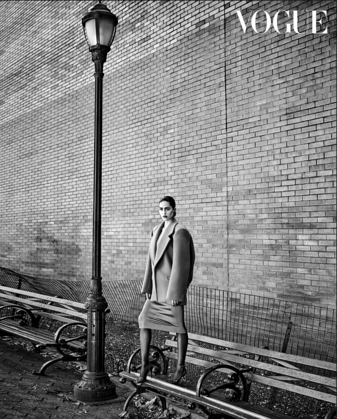 Amelia-Gray-by-Luigi-Iango-Vogue-Korea-December-2024-4.png
