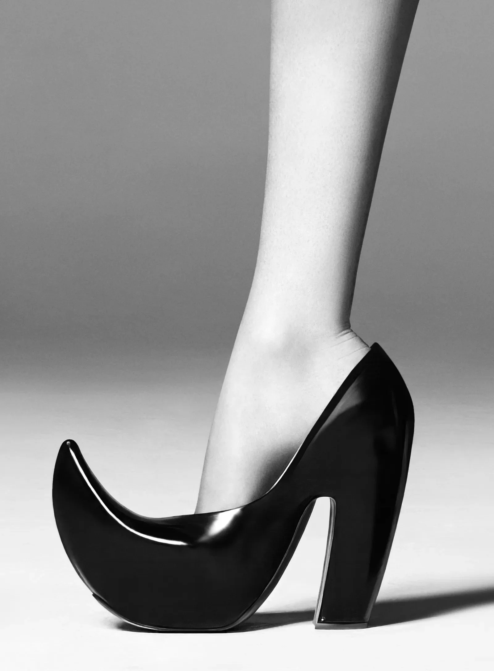 Kaia-Gerber-by-Steven-Meisel-Vogue-US-December-2024-9.jpg