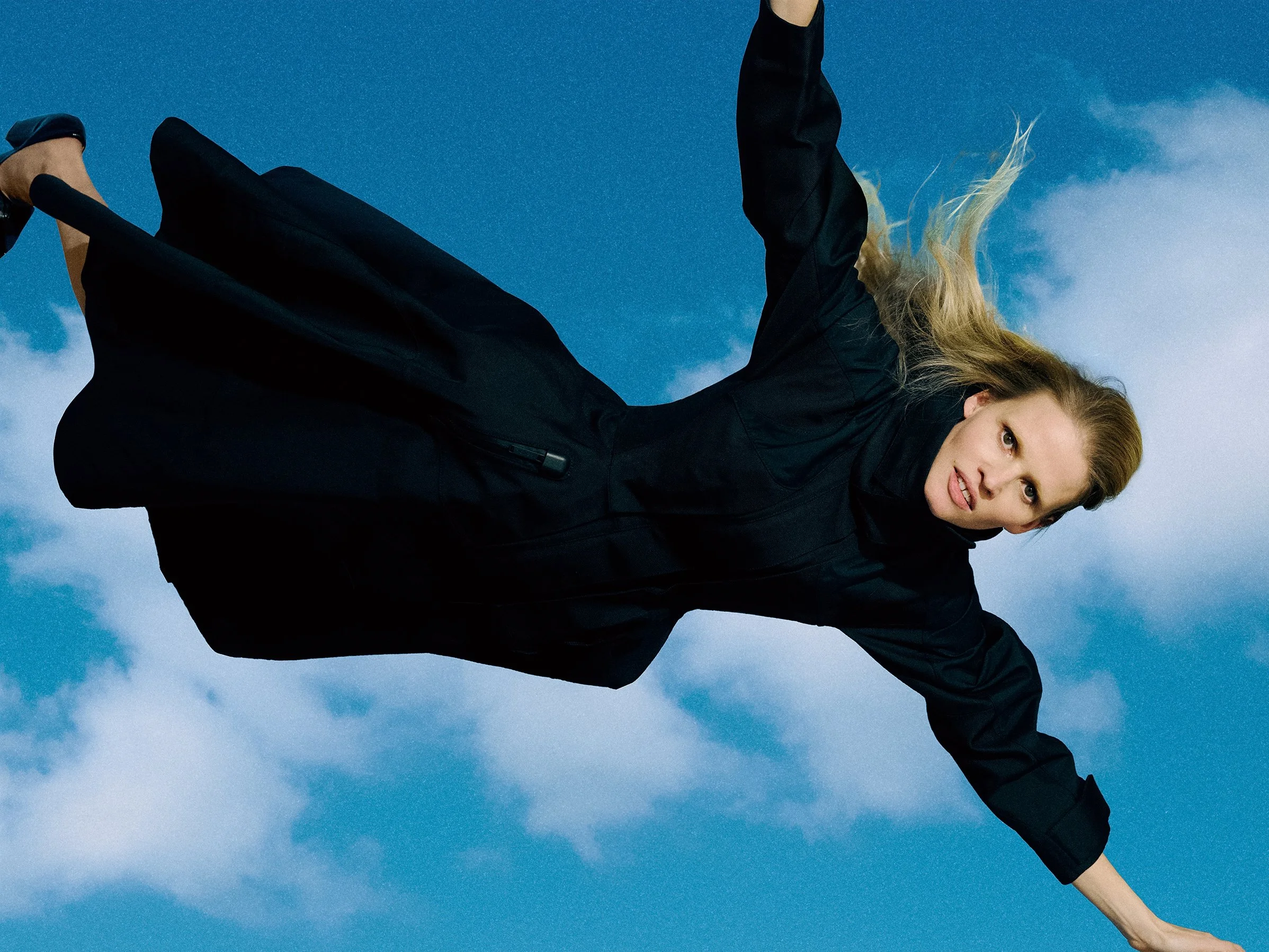 Lara-Stone-by-Julian-Song-T-Magazine-China-November-2024-4.jpg