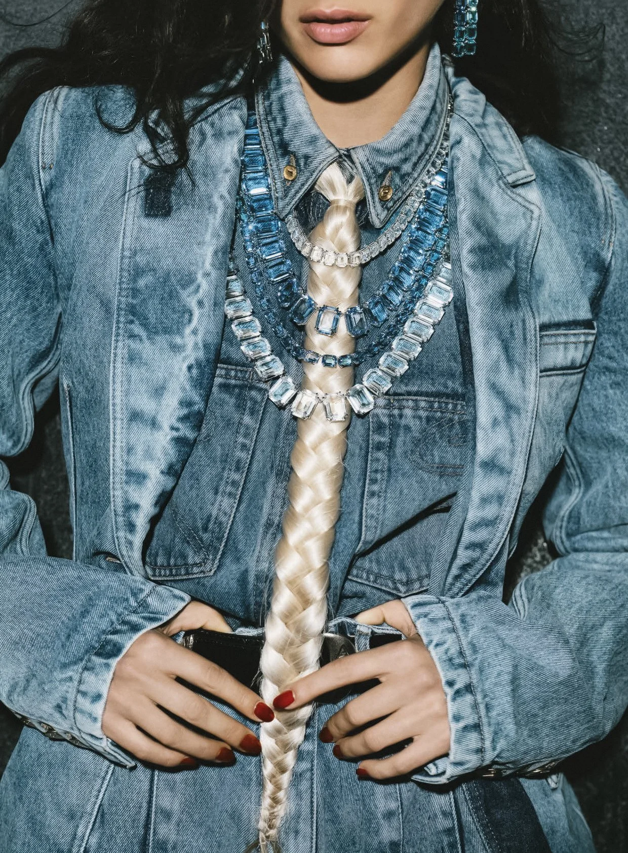 Paloa-Manes-Liv-Walters-by-Mauricio-Sierra-Vogue-Italia-December-2024-7.jpg