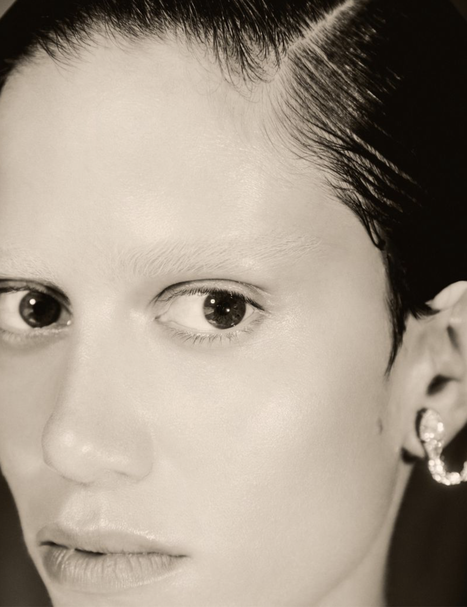 Anna-Herrera-by-Jonathan-Wolpert-Vogue-PHILIPPINES-DECEMBER-2024-9.png