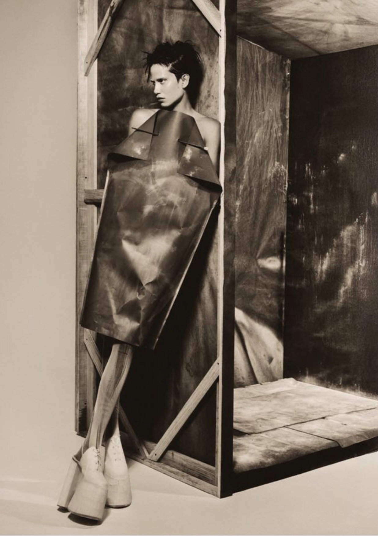 Anna-Herrera-2-by-Jonathan-Wolpert-Vogue-PHILIPPINES-DECEMBER-2024-4.png
