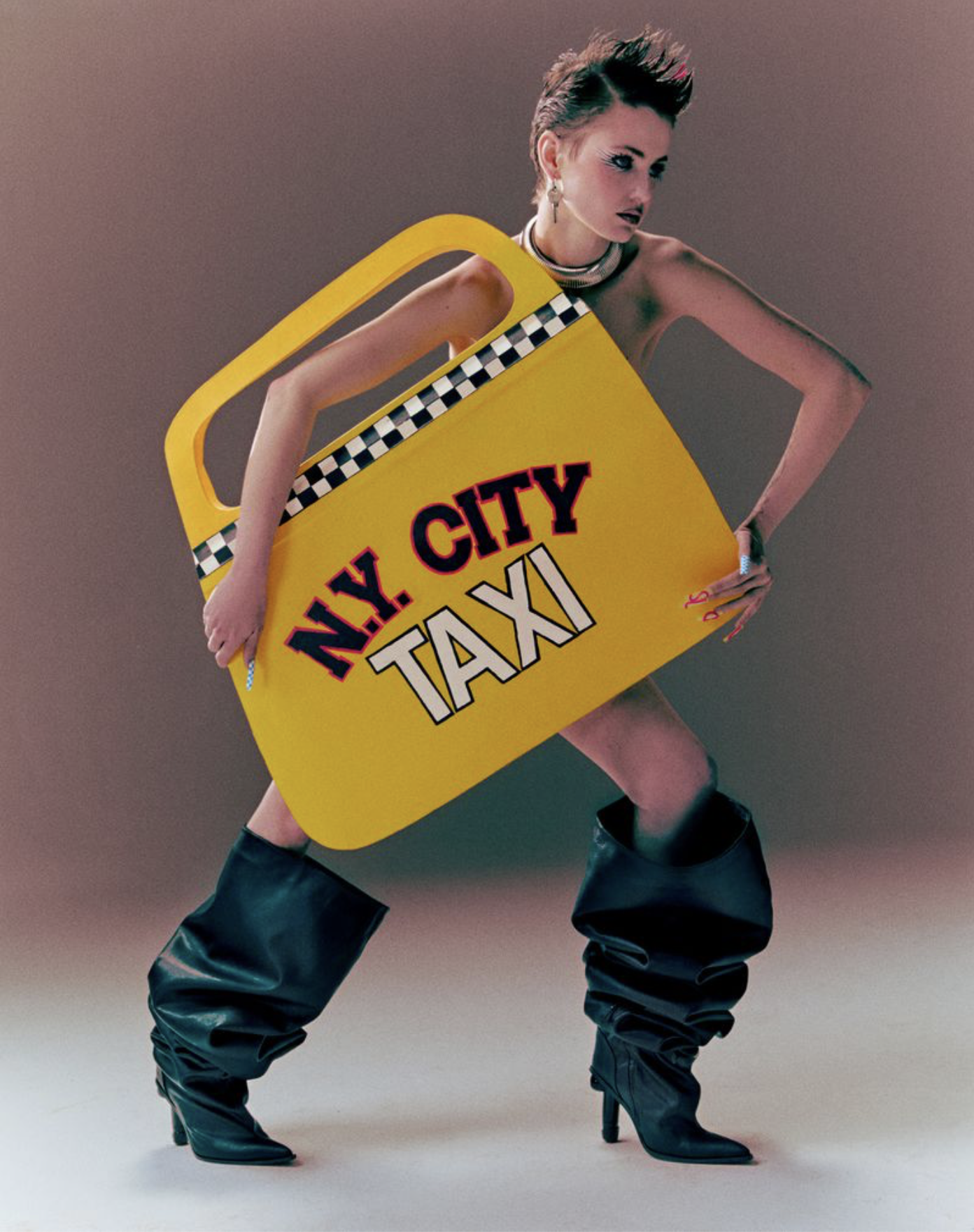 Walk-Don't-Run-Vogue-Czecj-December-2024-9.png