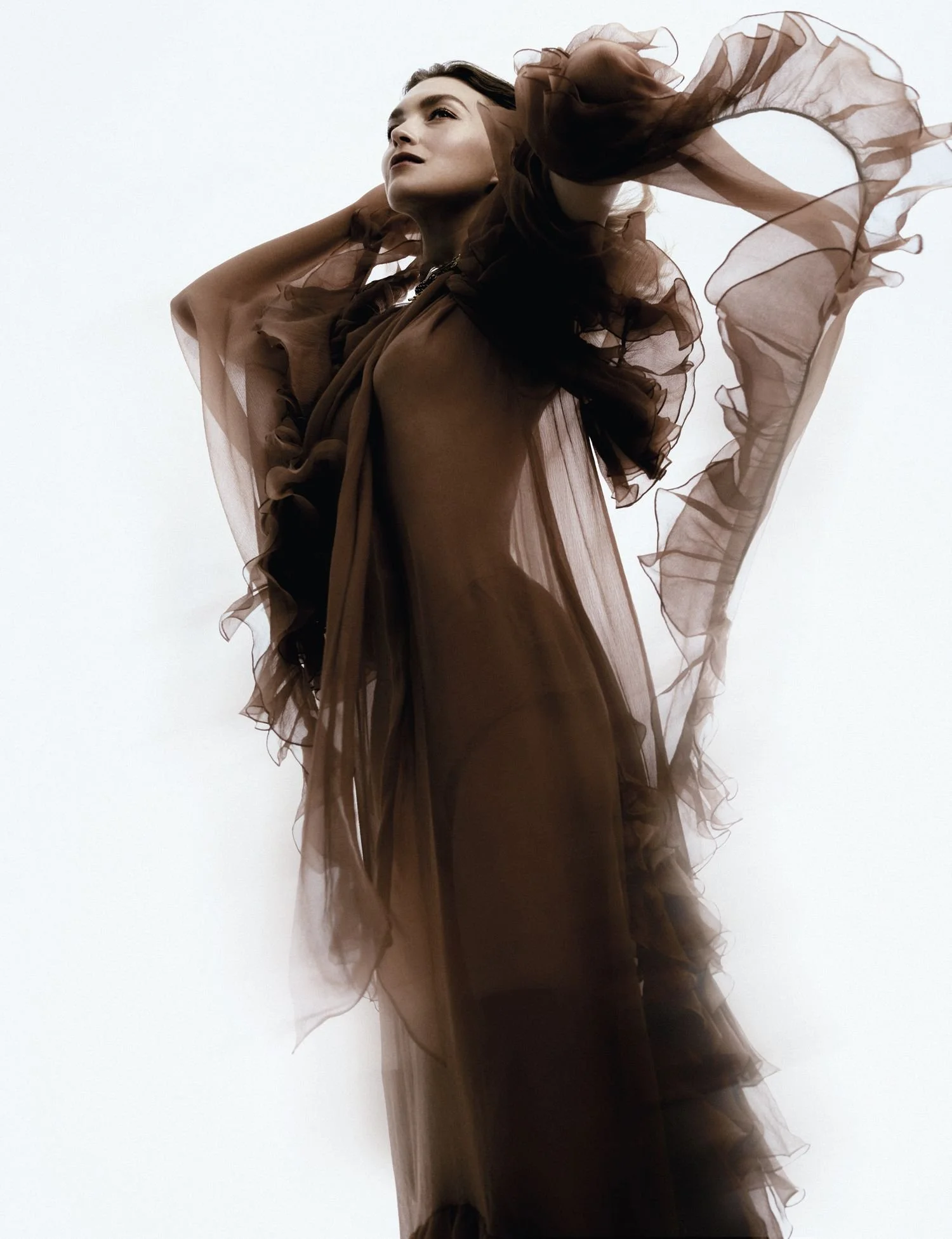 Arizona-Muse-by-Xavi-Gordo-ELLE-Espana-January-2025-5.jpg