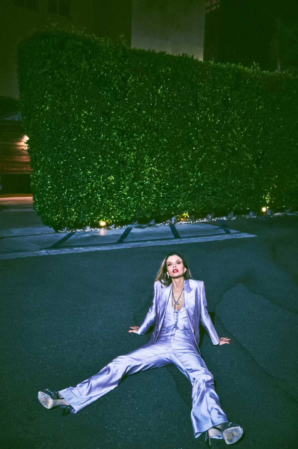 Josephine-Skriver-by-Guy-Aroch-Bazaar-Worldwide-December-2024-16.jpg