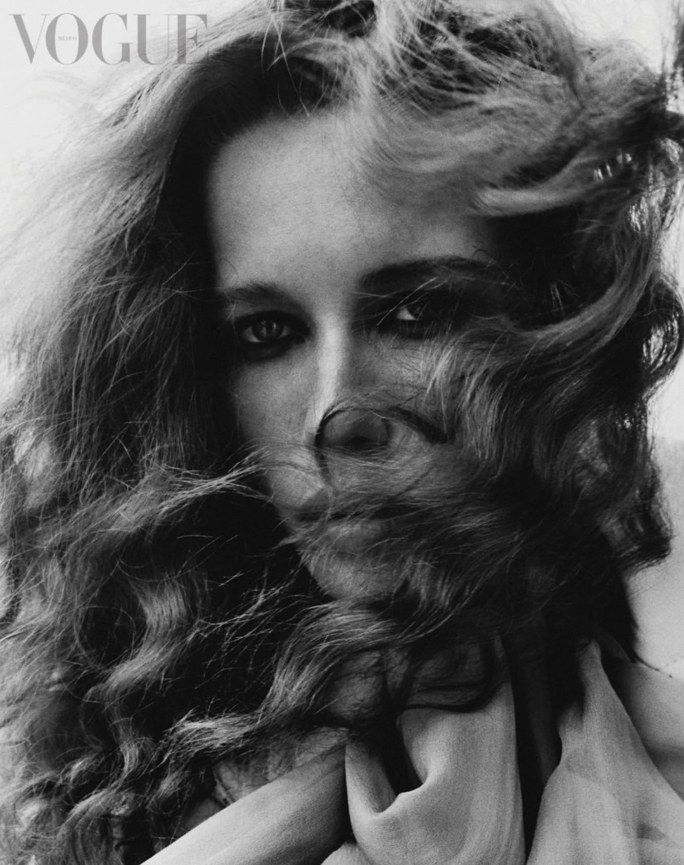 Olivia-Pettronella-by-Diego-Bendezu-Vogue-Mexico-December-2024-8.jpg
