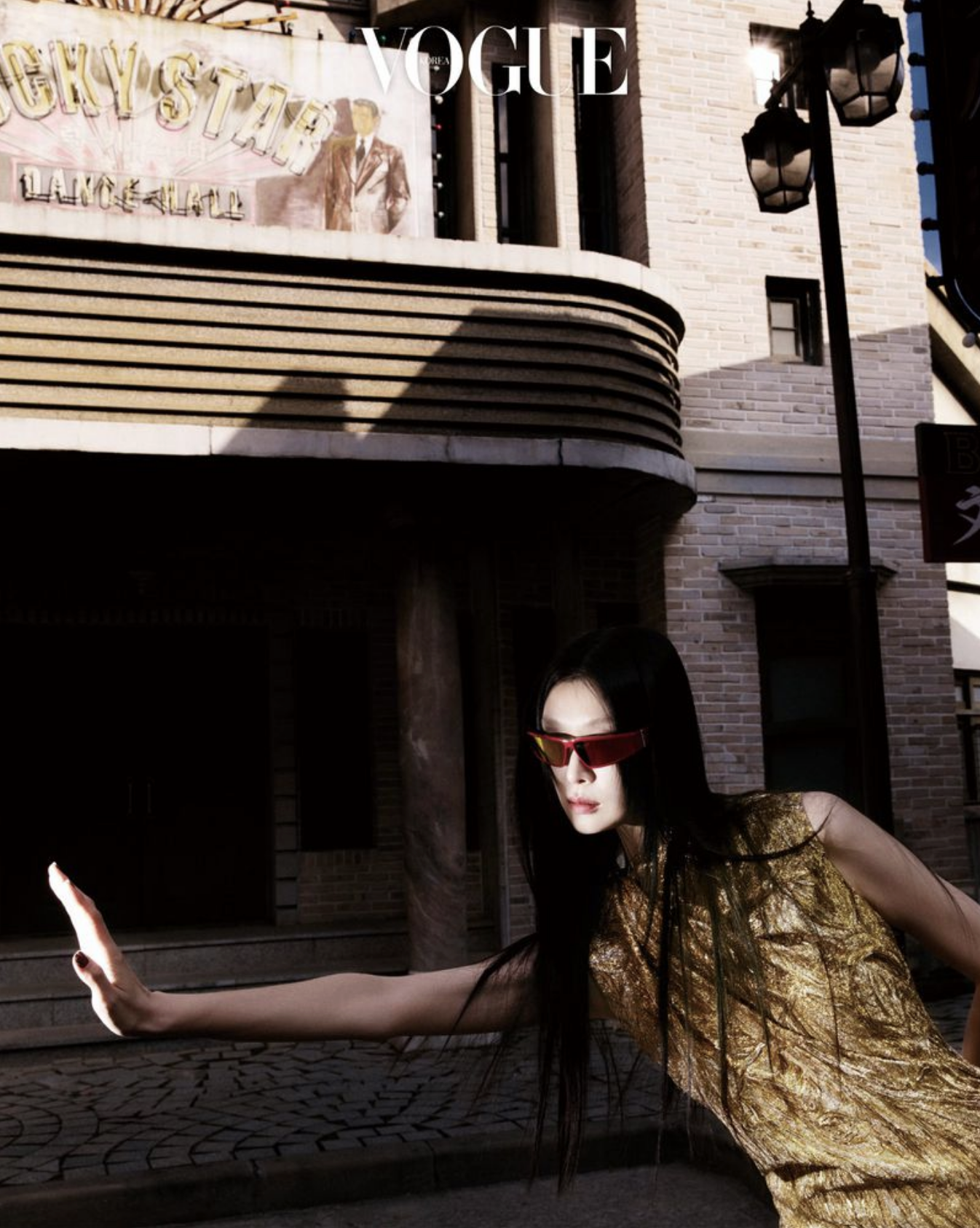 Sunghee-Kim-by-Less-Kim-Tae-Kyun-Vogue-Korea-January-2025-9.png