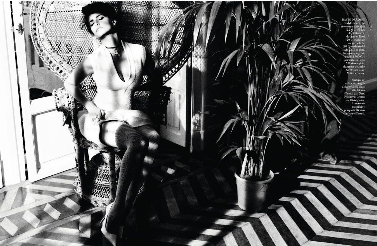 Penelope-Cruz-by-Tom-Munro-Vogue-Espana-November-2012-5.png