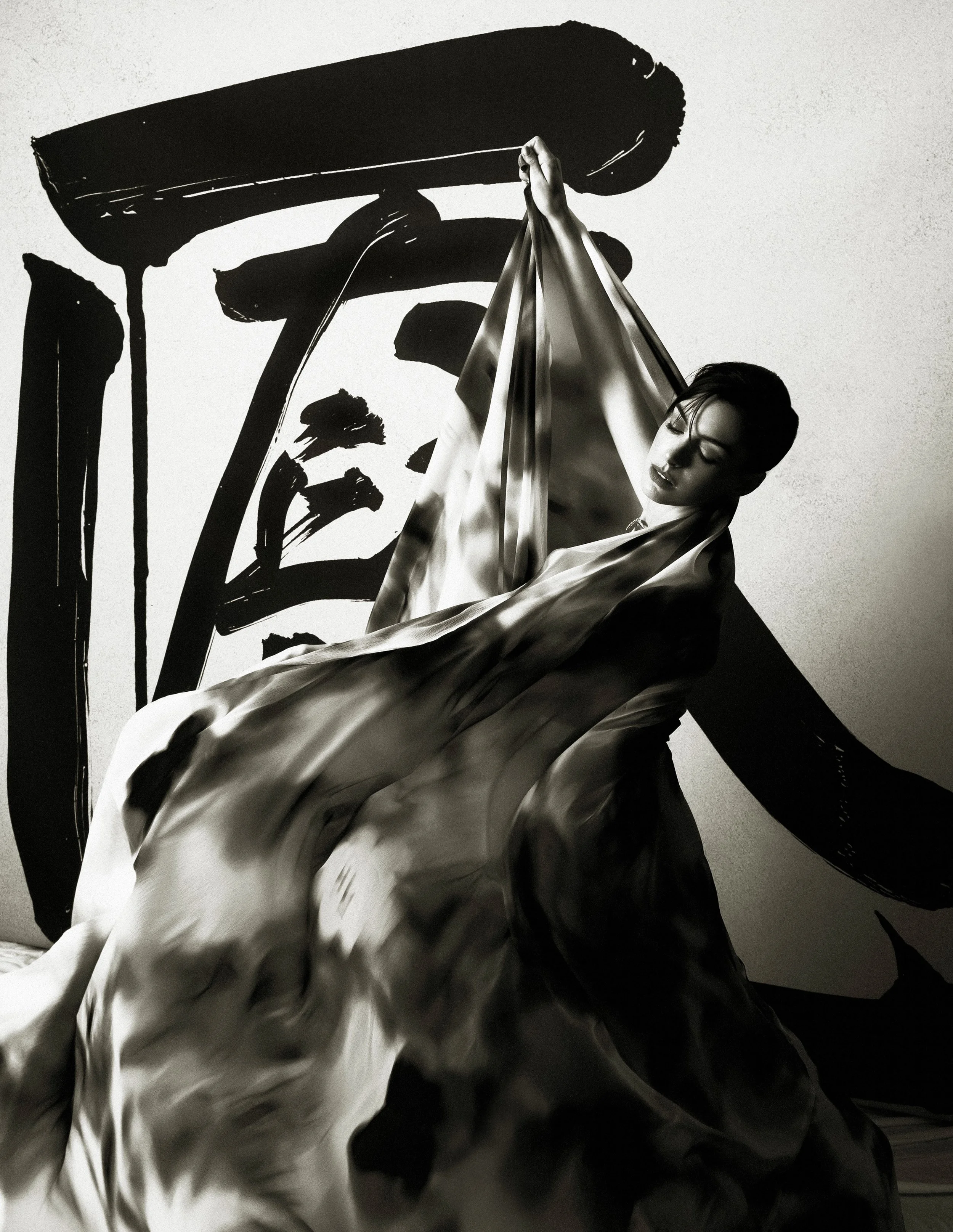 Anne-Hathaway-by-Zhong-Lin-W-Magazine-Ch