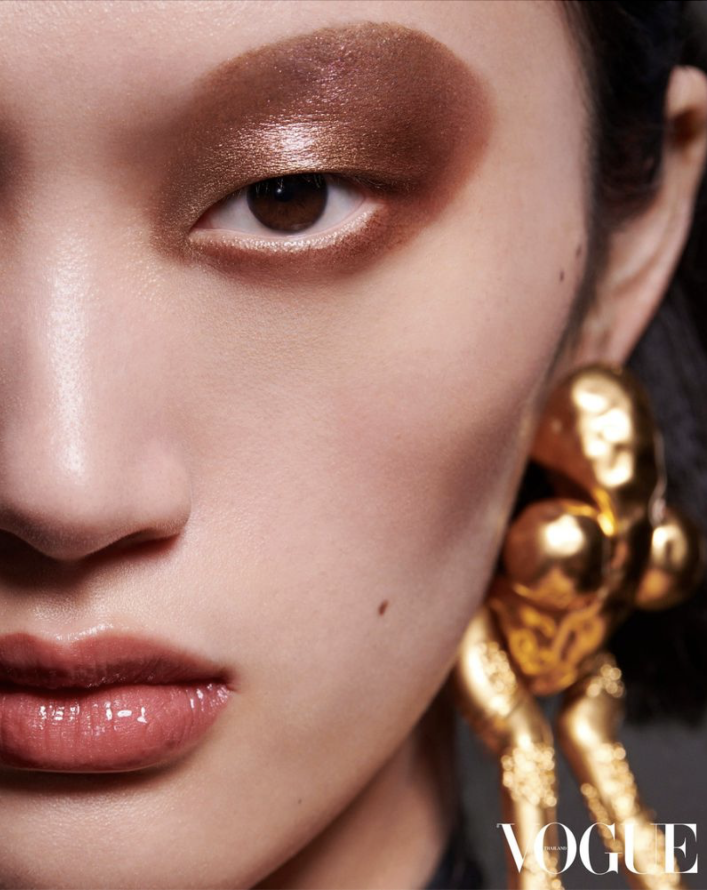 Yilan-Hua-by-Damian-Foxe-Vogue-Thailand-February-2025-12.png
